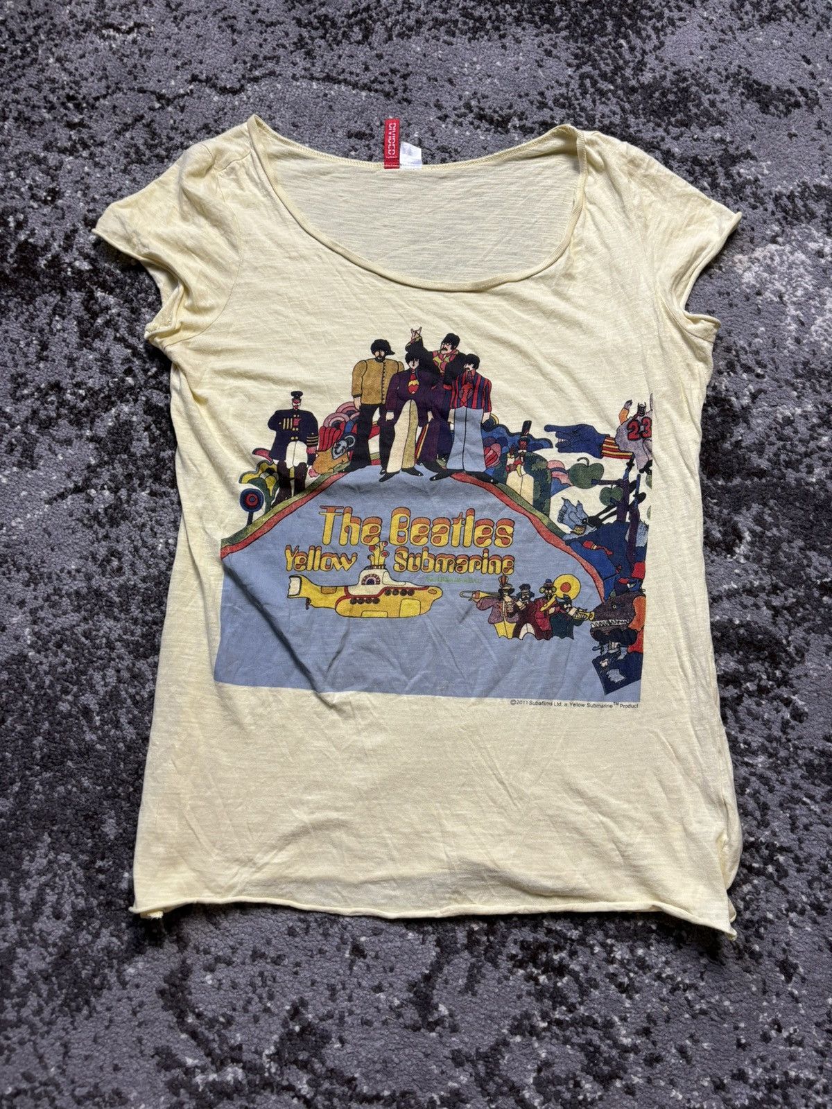 Divided × Vintage Vintage 90s The Beatles Yellow Submarine 2011 Band Tee Shirt Size M / US 6-8 / IT 42-44 - 1 Thumbnail