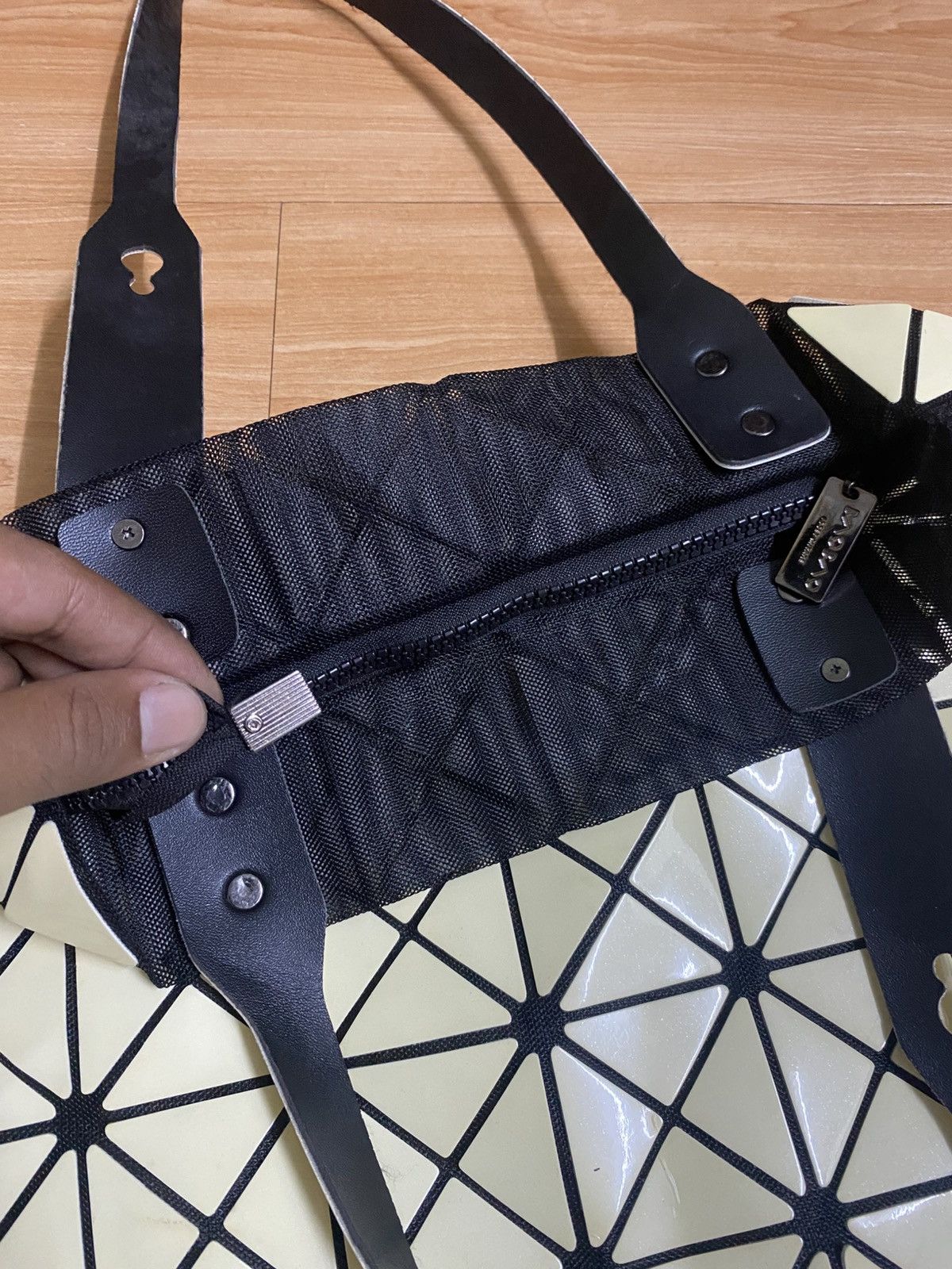 Issey Miyake Bao Bao Issey Miyake BAO BAO Geometric Panel Tote Bag Cream / Black Size ONE SIZE - 6 Thumbnail