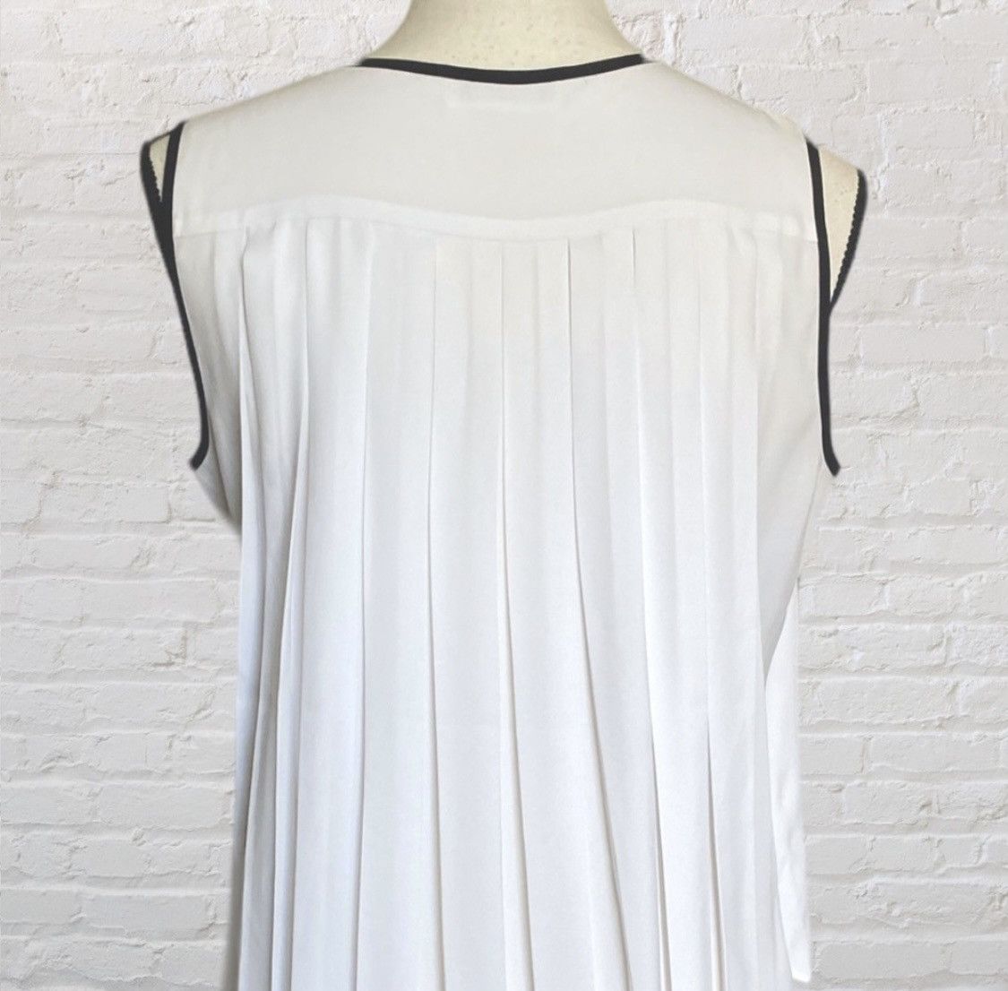 Calvin Klein CALVIN KLEIN SLEEVELESS PLEATED BUTTON UP BLOUSE TOP SZ L Size L / US 10 / IT 46 - 7 Thumbnail