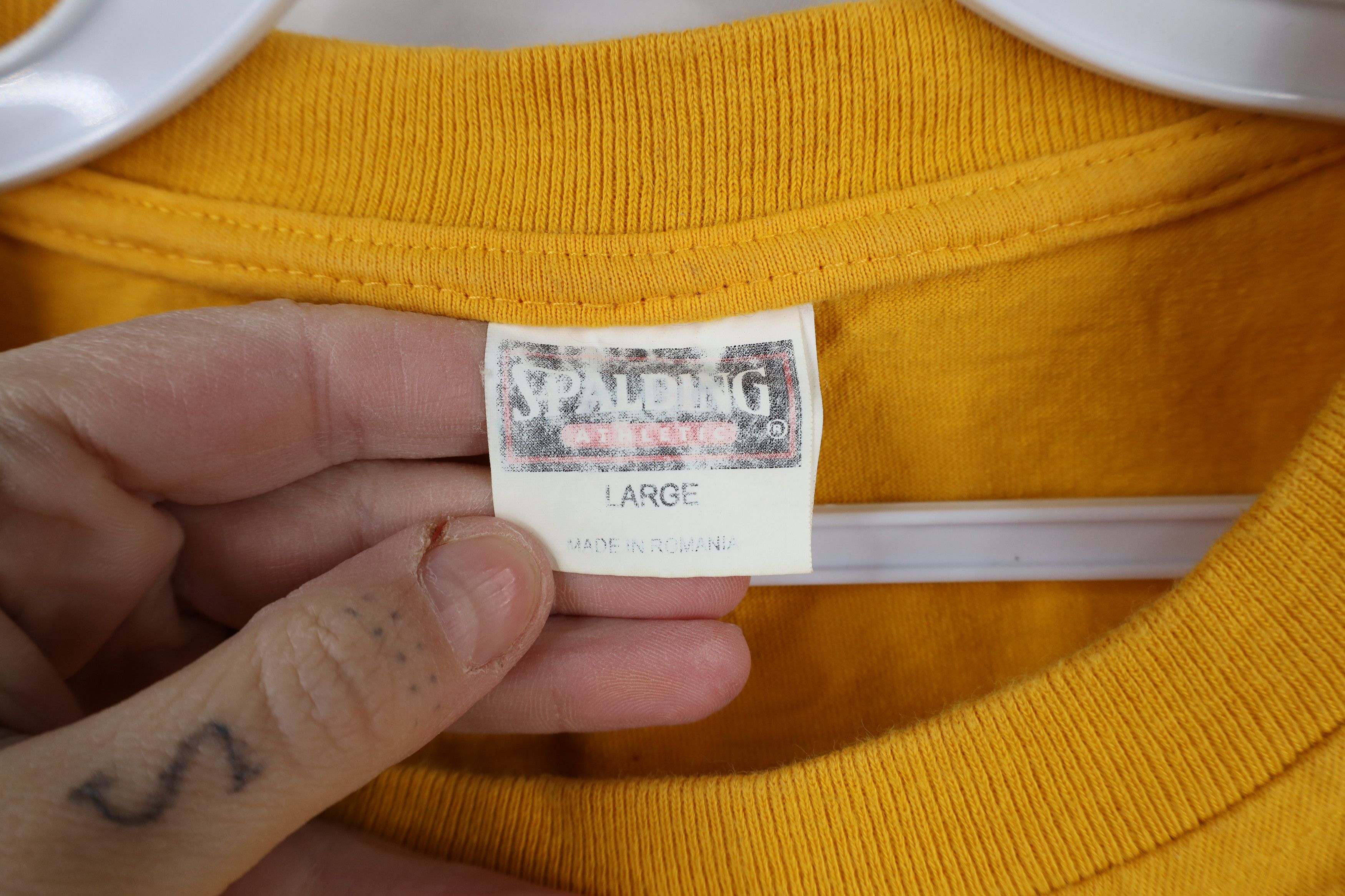 Vintage Vintage 90s Spalding Fire Flames Short Sleeve T-Shirt Yellow Size US L / EU 52-54 / 3 - 7 Thumbnail