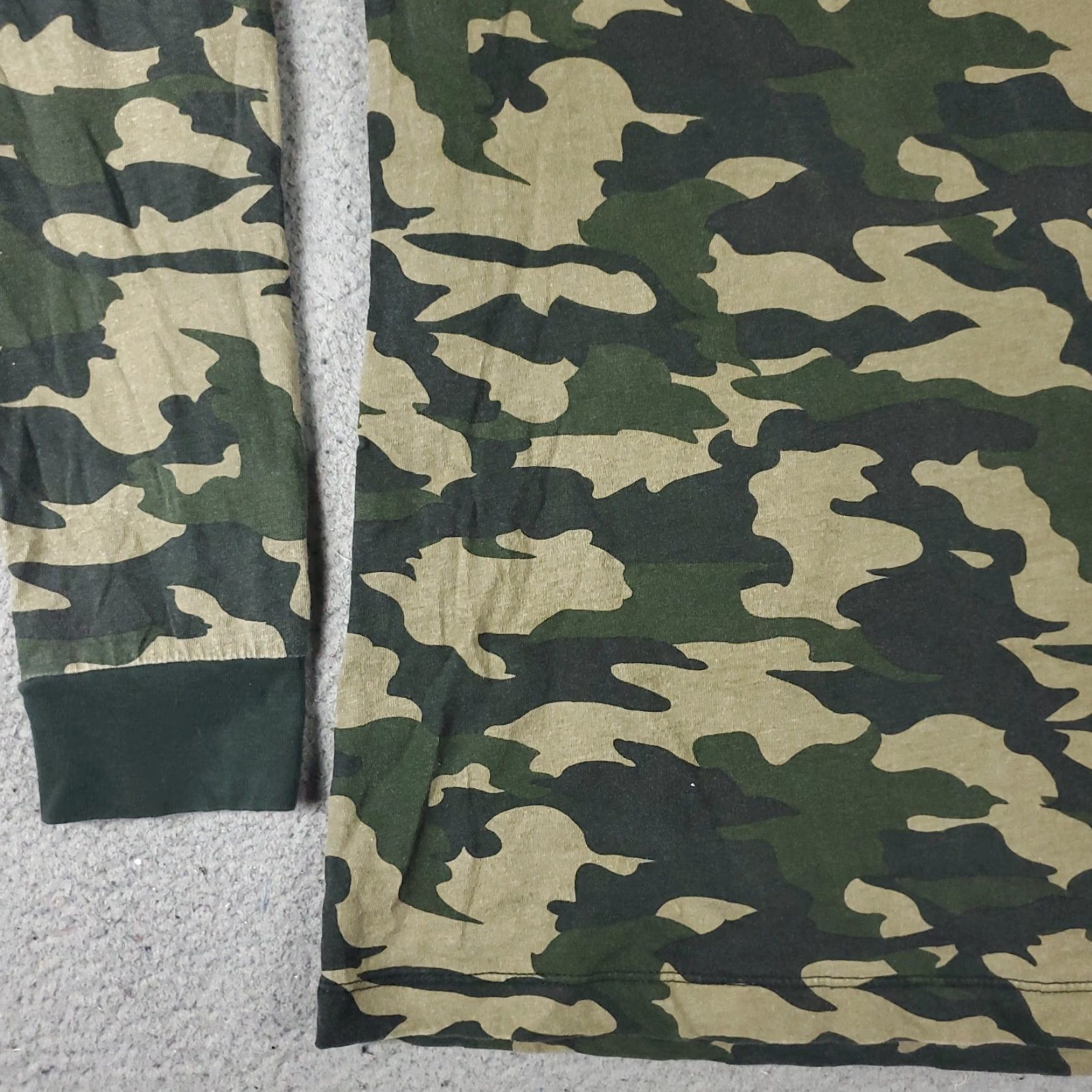 True Religion True Religion T Shirt Mens Size Medium Camouflage Long Sleeve Crew Neck Logo Cotton Blend Green Classic Modern American Adult Mens Size US M / EU 48-50 / 2 - 3 Thumbnail