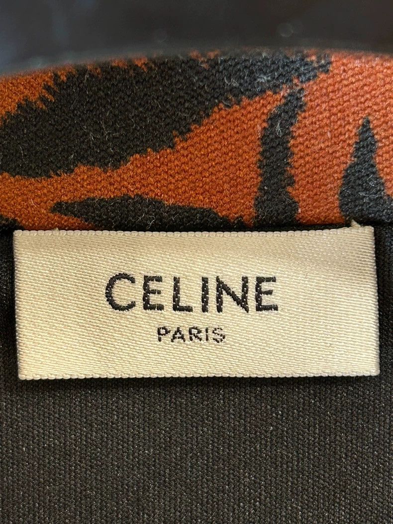 Celine CELINE Tiger print plain knit double-sided loose collar Le Size L / US 10 / IT 46 - 2 Thumbnail