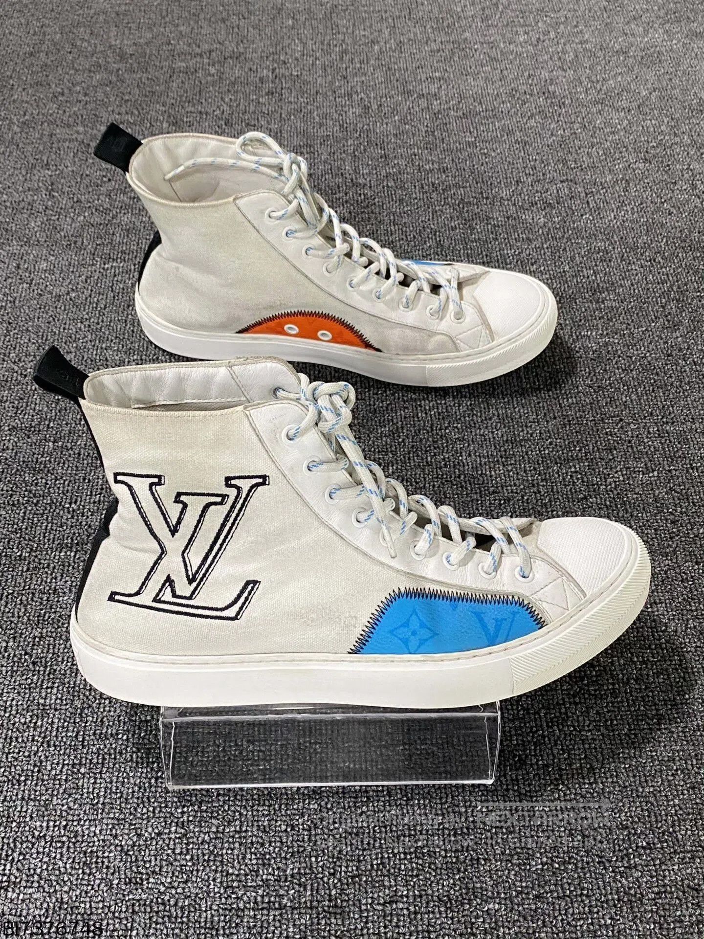 Louis Vuitton lv logo canvas high-top sneakers. Size US 8 / EU 41 - 3 Thumbnail