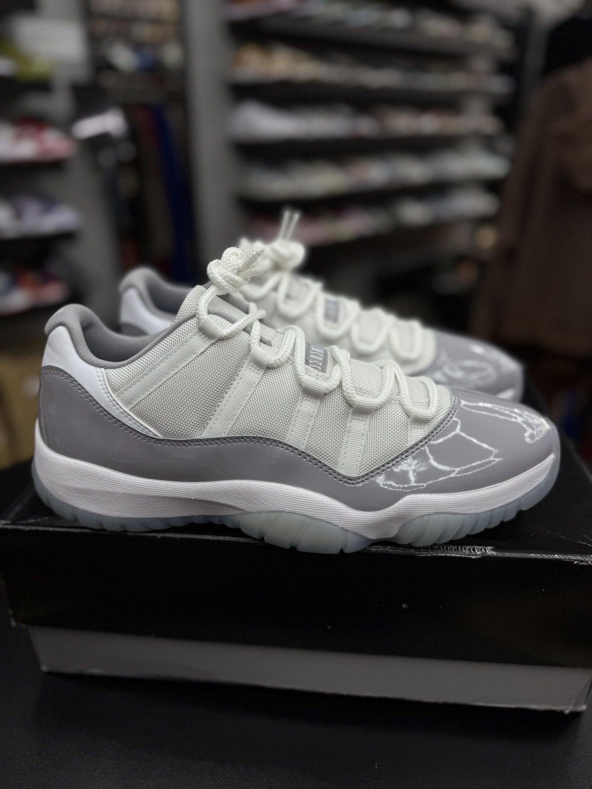 Jordan Brand Air Jordan 11 Retro Low Cement Grey White UNC Blue Size 13 Size US 13 / EU 46 - 13 Thumbnail