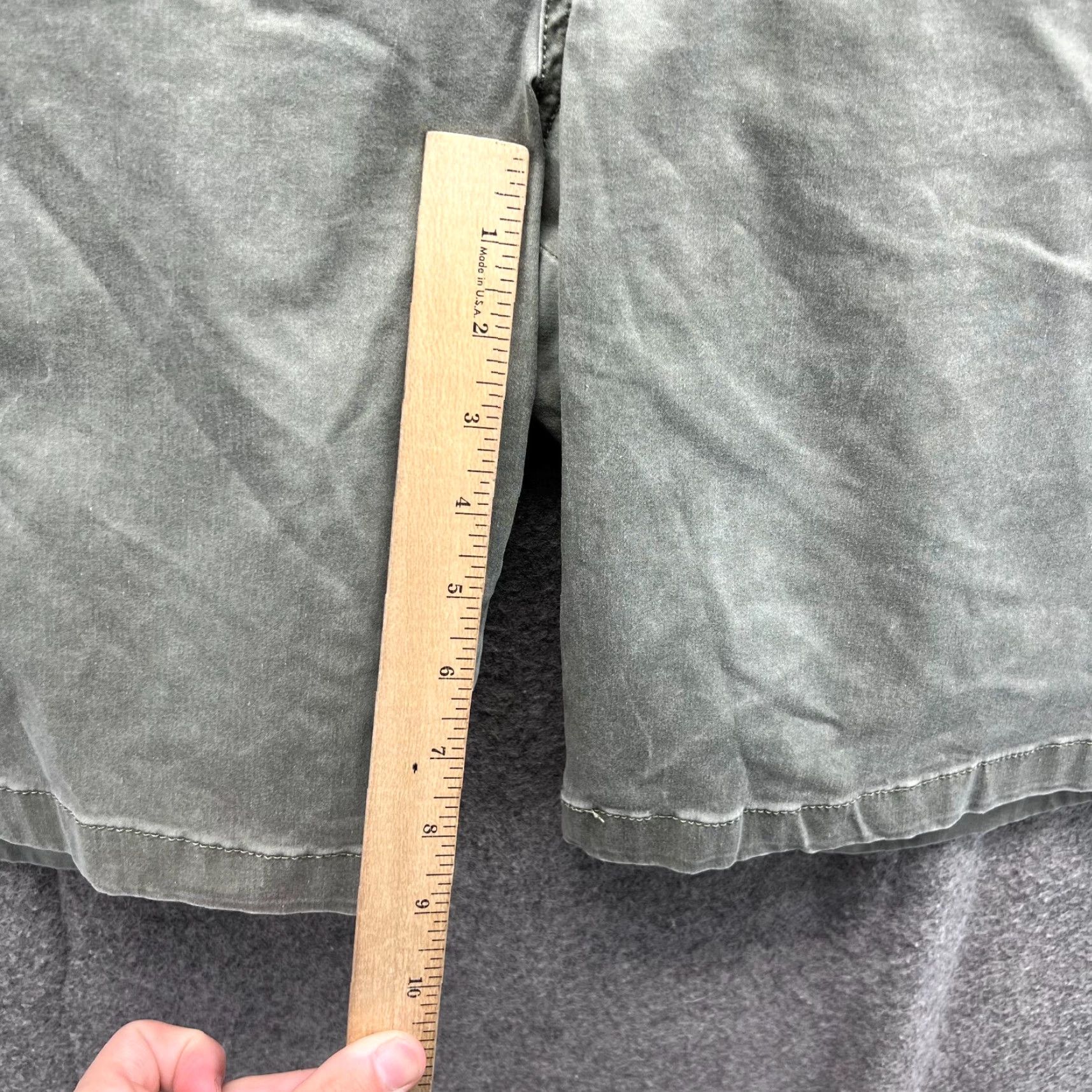 Tommy Bahama VINTAGE Tommy Bahama Shorts Mens 40 Green Chino Flat Front Canvas Cotton Tencel Golf Casual Womens? Size US 40 / EU 56 - 5 Thumbnail