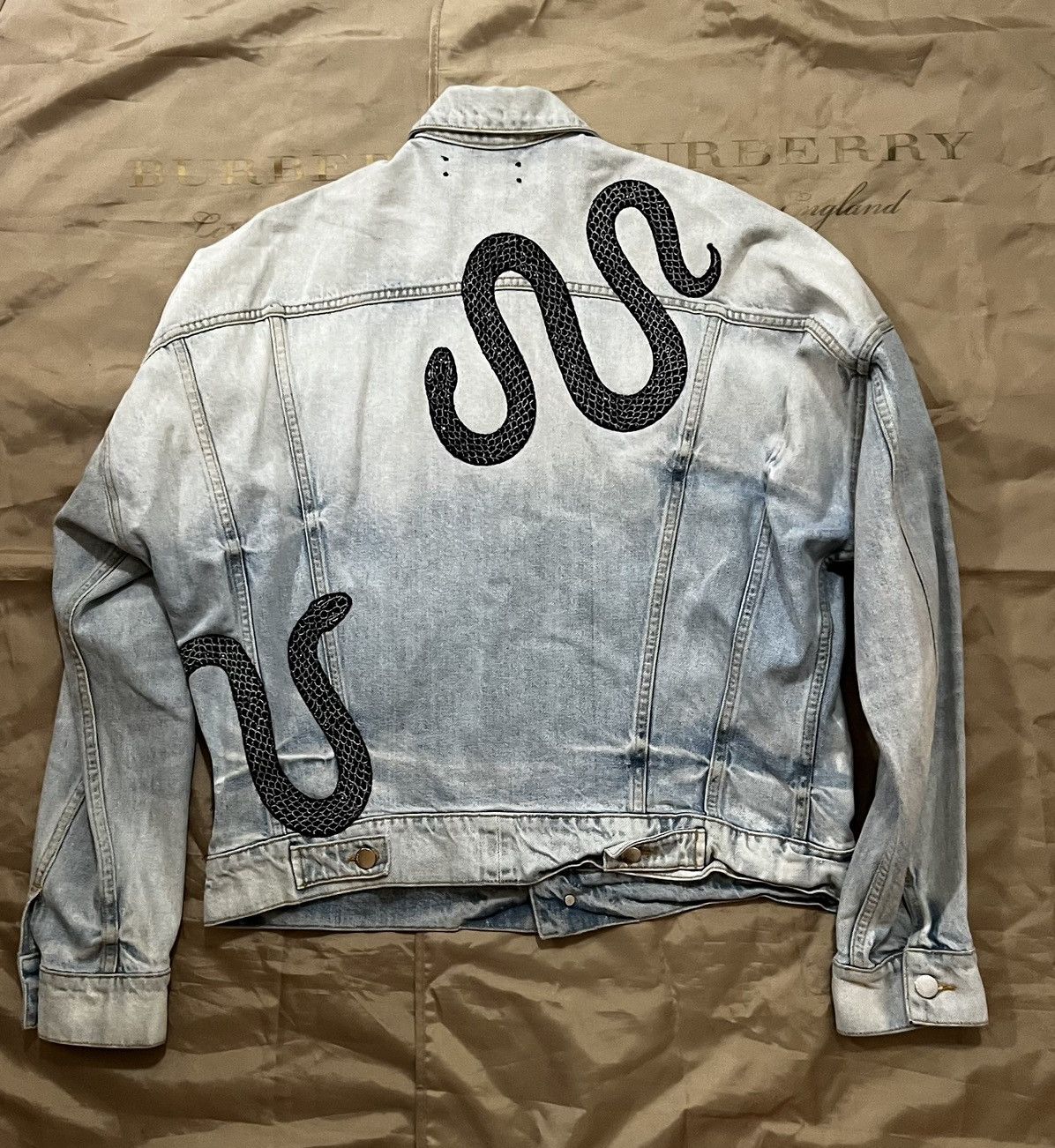 Amiri AMIRI - Oversized Distress Denim Trucker Jacket size M $3000 Size US M / EU 48-50 / 2 - 4 Thumbnail