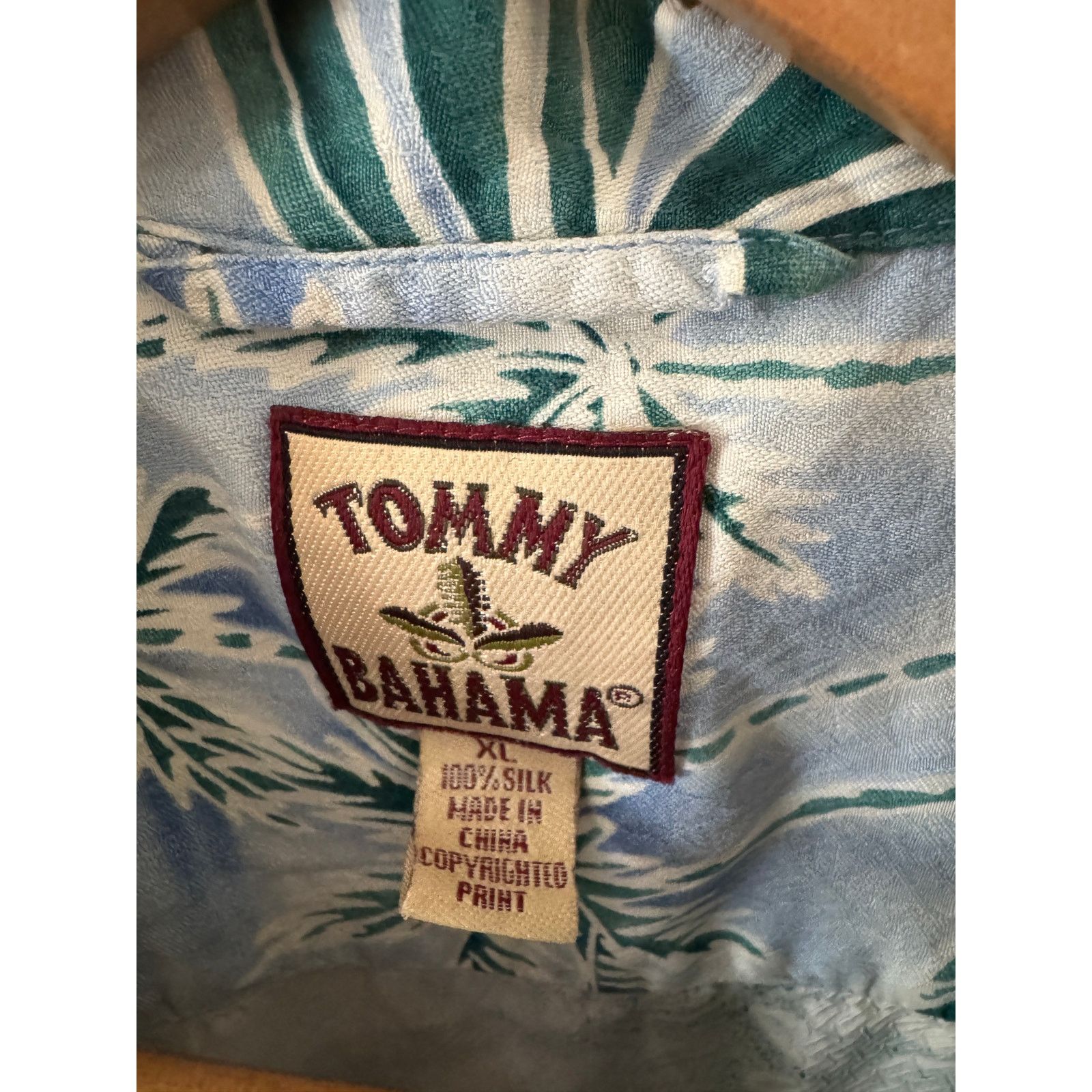 Tommy Bahama Tommy Bahama 100% Silk Hawaiian Shirt Men's Medium Size US M / EU 48-50 / 2 - 2 Thumbnail