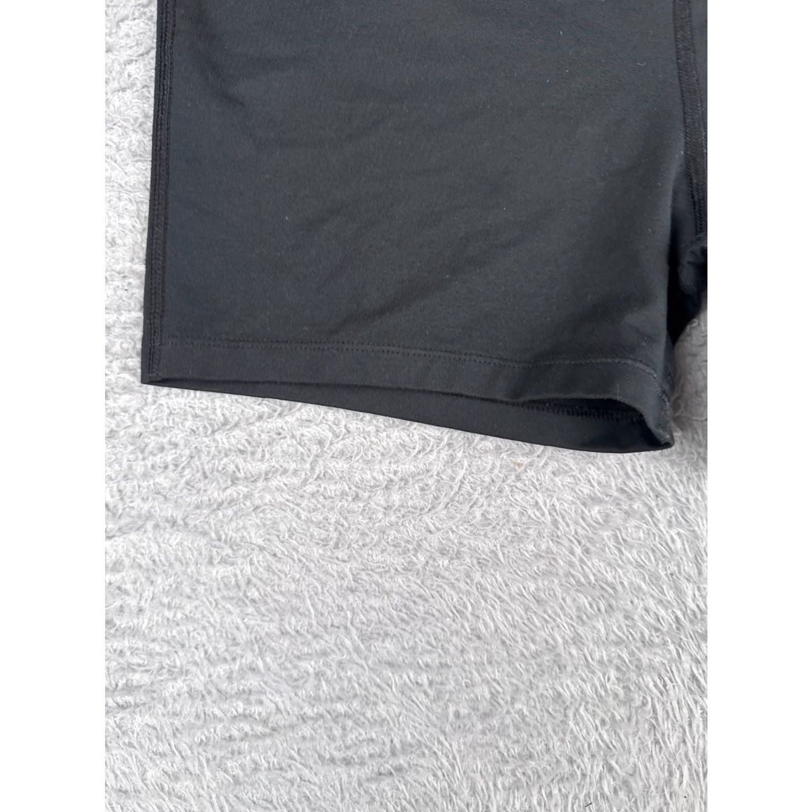 The North Face The North Face Shorts Womens Large Black Sweat Polyester Blend Run Gym READ ME Size 36" / US 14 / IT 50 - 3 Thumbnail