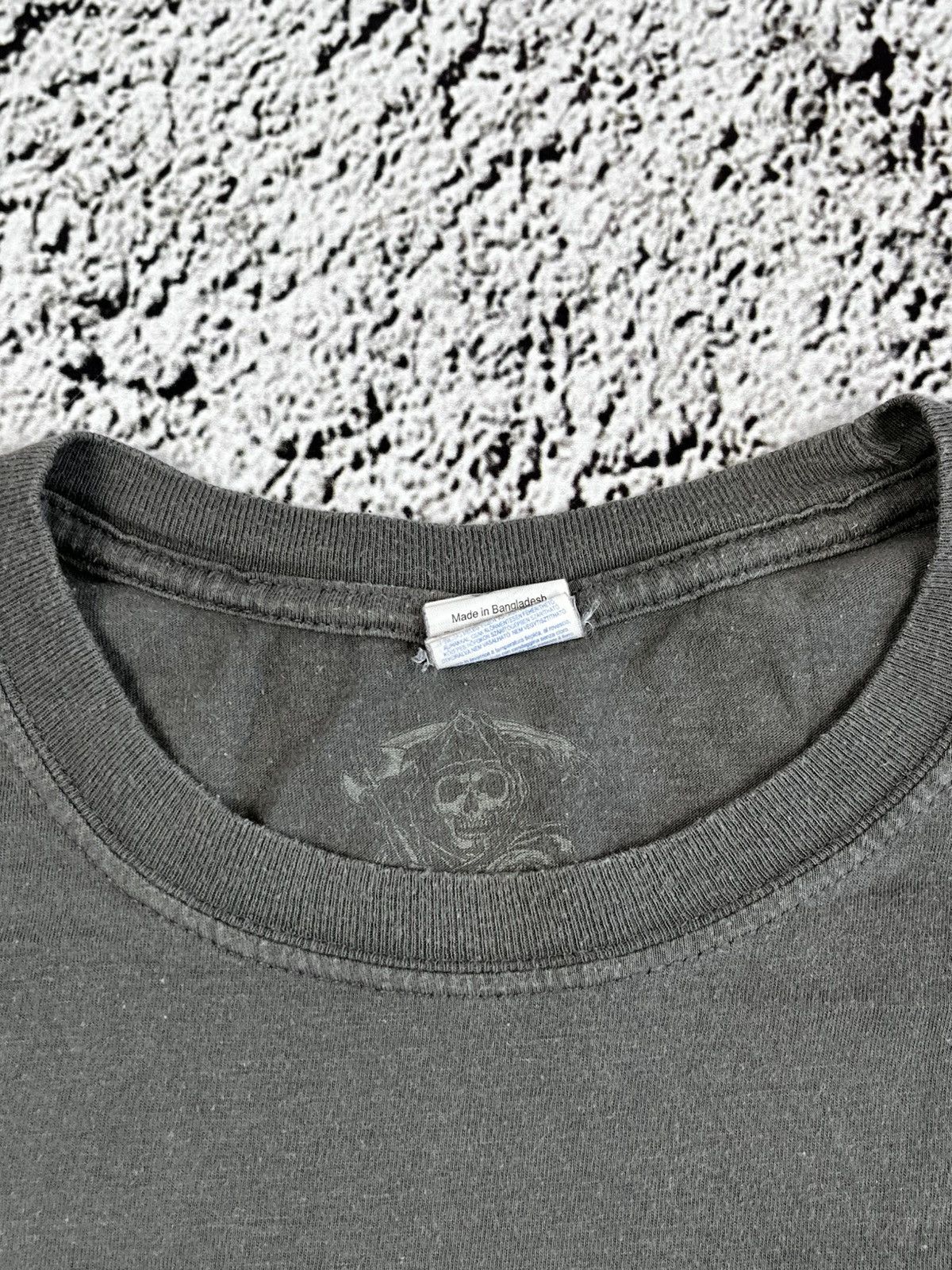 Band Tees Vintage Y2K Suns of Anarchy big logo band tee size L Size US L / EU 52-54 / 3 - 5 Thumbnail