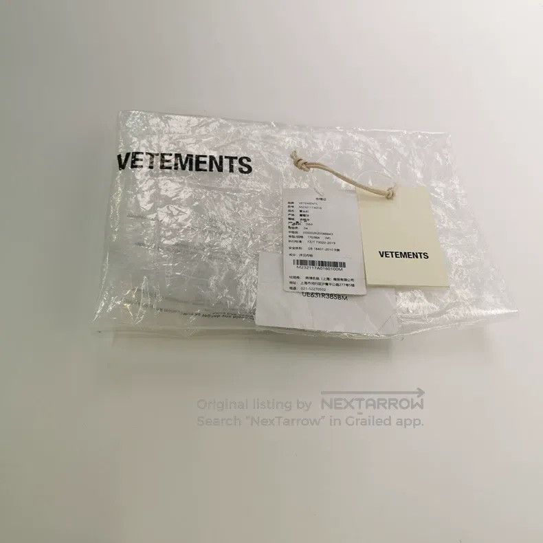Vetements Vetements Pure cotton letter logo round-neck long-sleeved Size US M / EU 48-50 / 2 - 4 Thumbnail