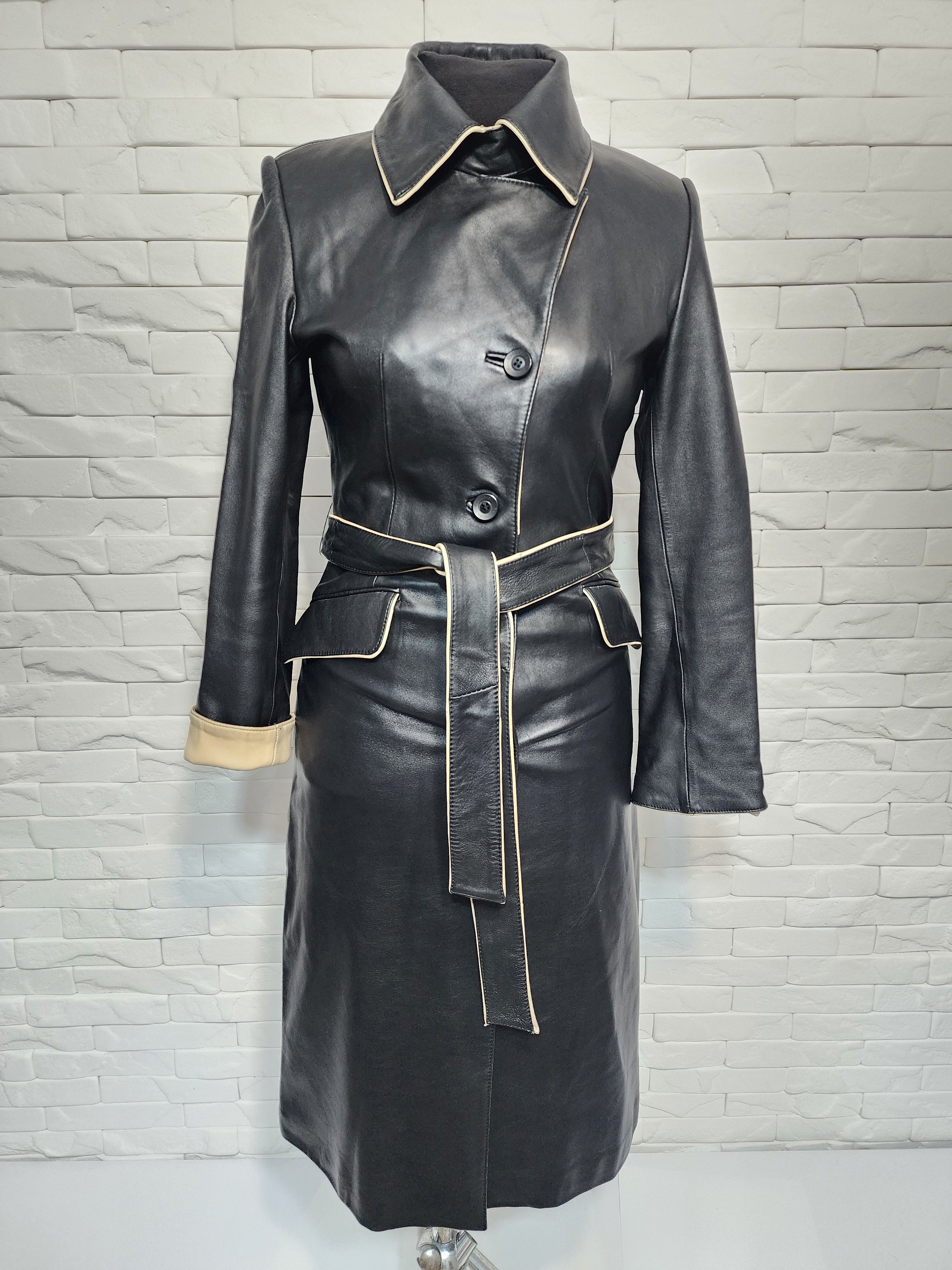 Designer Women black leather raincoat. Size S / US 4 / IT 40 - 1 Thumbnail
