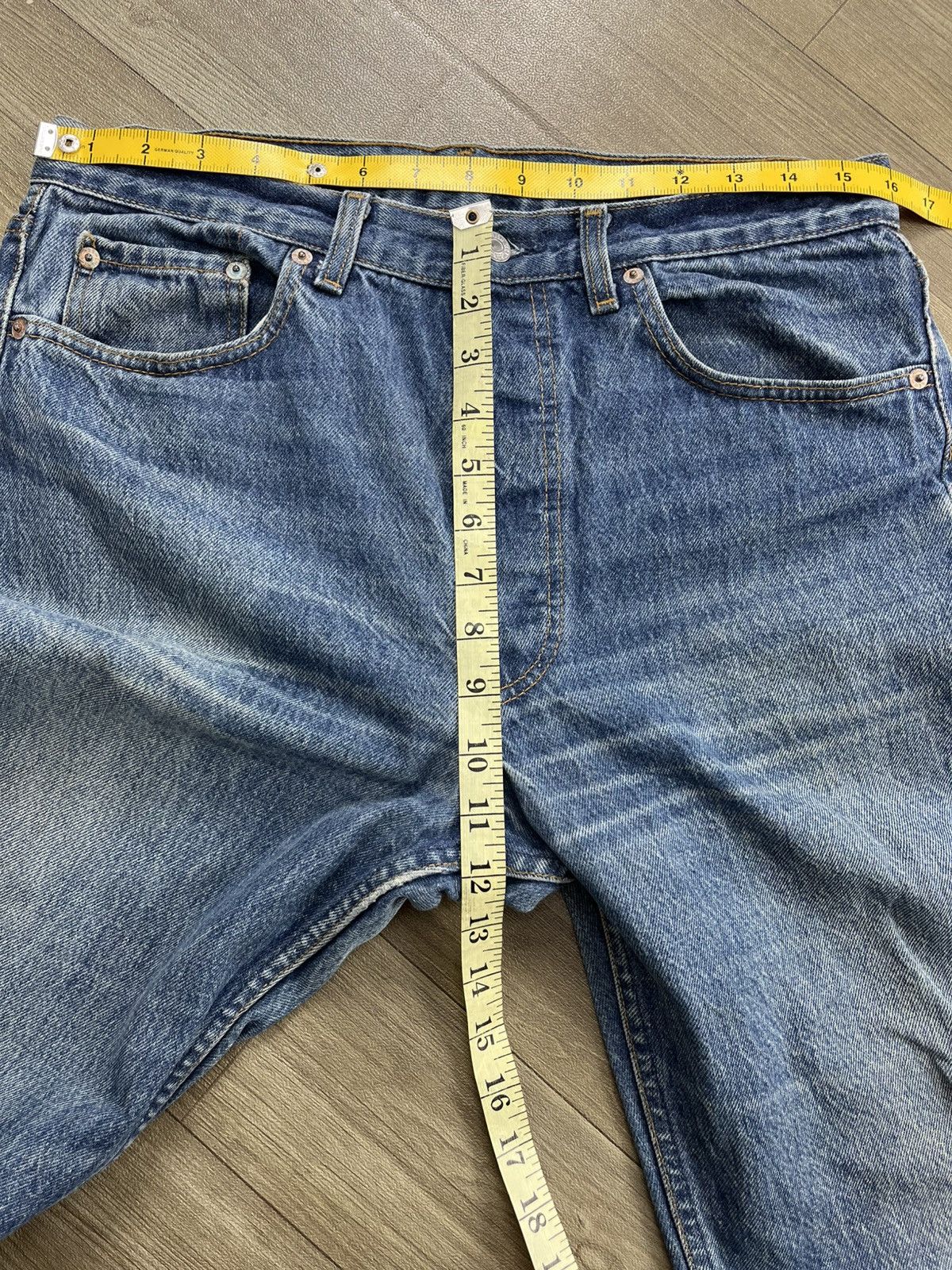 Levi's Vintage Clothing 🇺🇸1990s Vintage Levis 501 33x34 Straight Leg Faded Blue Jeans Size US 33 - 19 Thumbnail