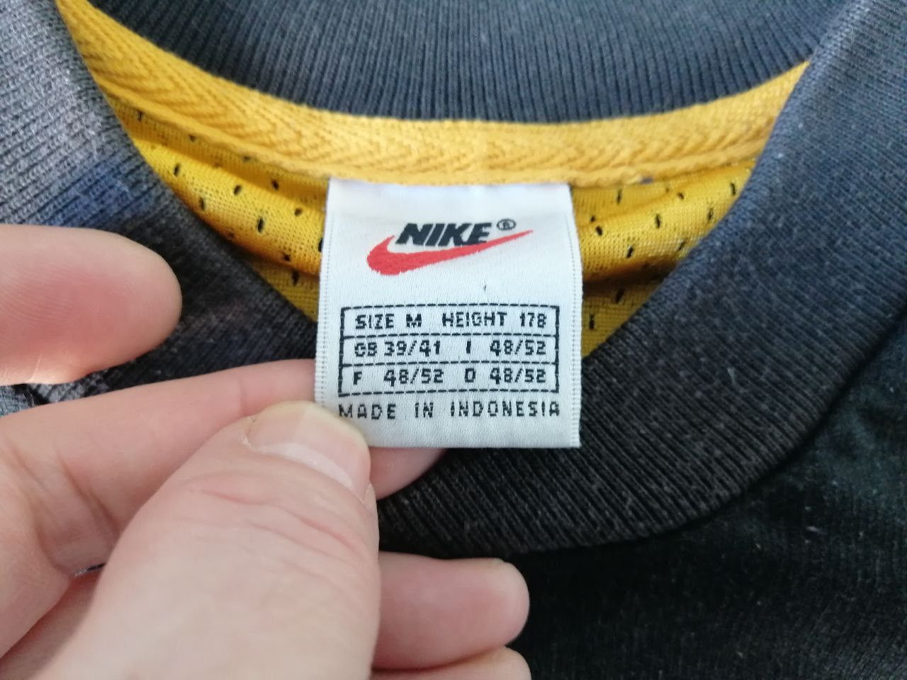 Nike Vintage Nike Center Swoosh Crewneck Sweatshirt 90s Size M. Size US M / EU 48-50 / 2 - 6 Thumbnail