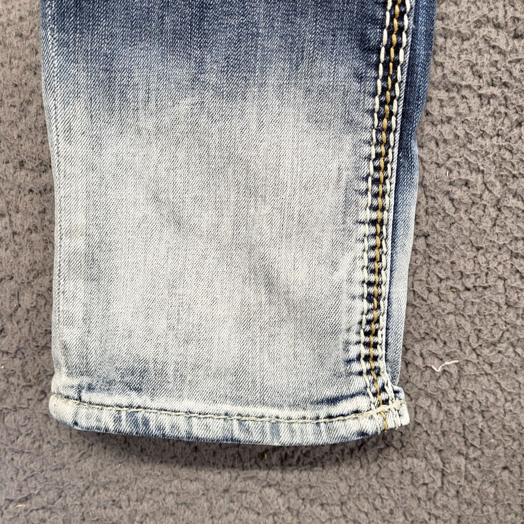 Vintage Rock Revival Capri Womens 31 Denim Embroidered Bedazzled Aroa Capris 5-Pocket Buckle Bke Jeans Blue Short/Medium Sized Womens Size ONE SIZE - 6 Thumbnail