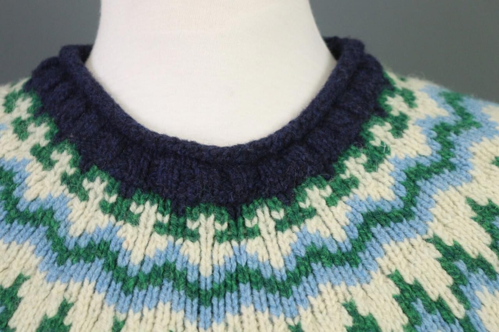 L.L. Bean L.L.Bean Navy Geometric 100% Wool Crew Neck Sweater Size M Size M / US 6-8 / IT 42-44 - 5 Thumbnail
