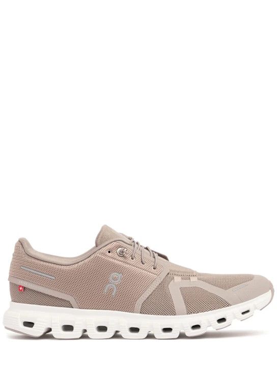 o1lsvrm0425 Cloud 6 Sneakers in Fog/White