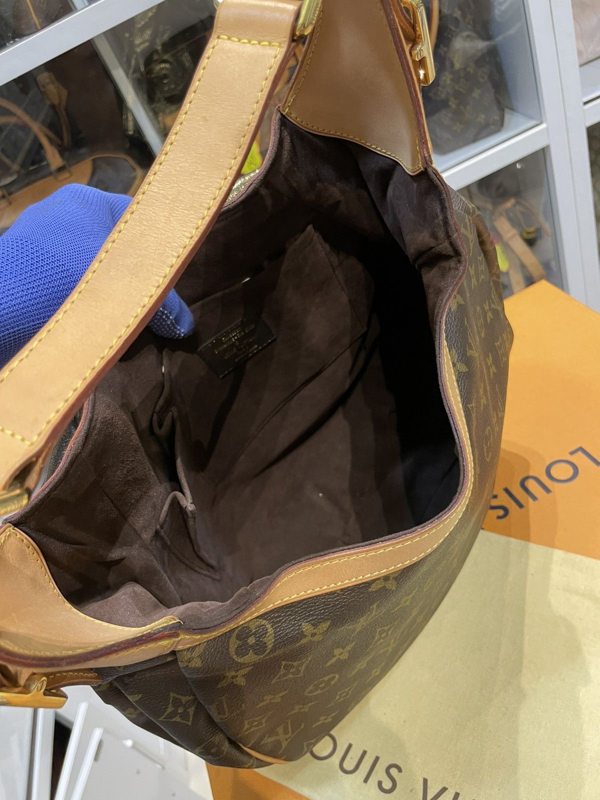 Louis Vuitton AUTHENTIC LOUIS VUITTON LIMITED EDITION KALAHARI GM Size ONE SIZE - 18 Thumbnail