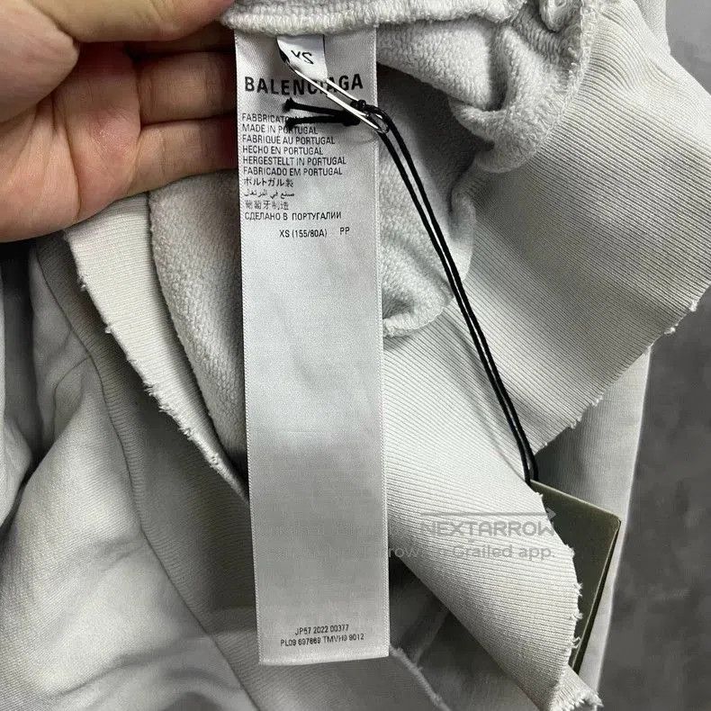 Balenciaga Balenciaga White Gray Letter Print Sweatshirt. Size US XS / EU 42 / 0 - 4 Thumbnail