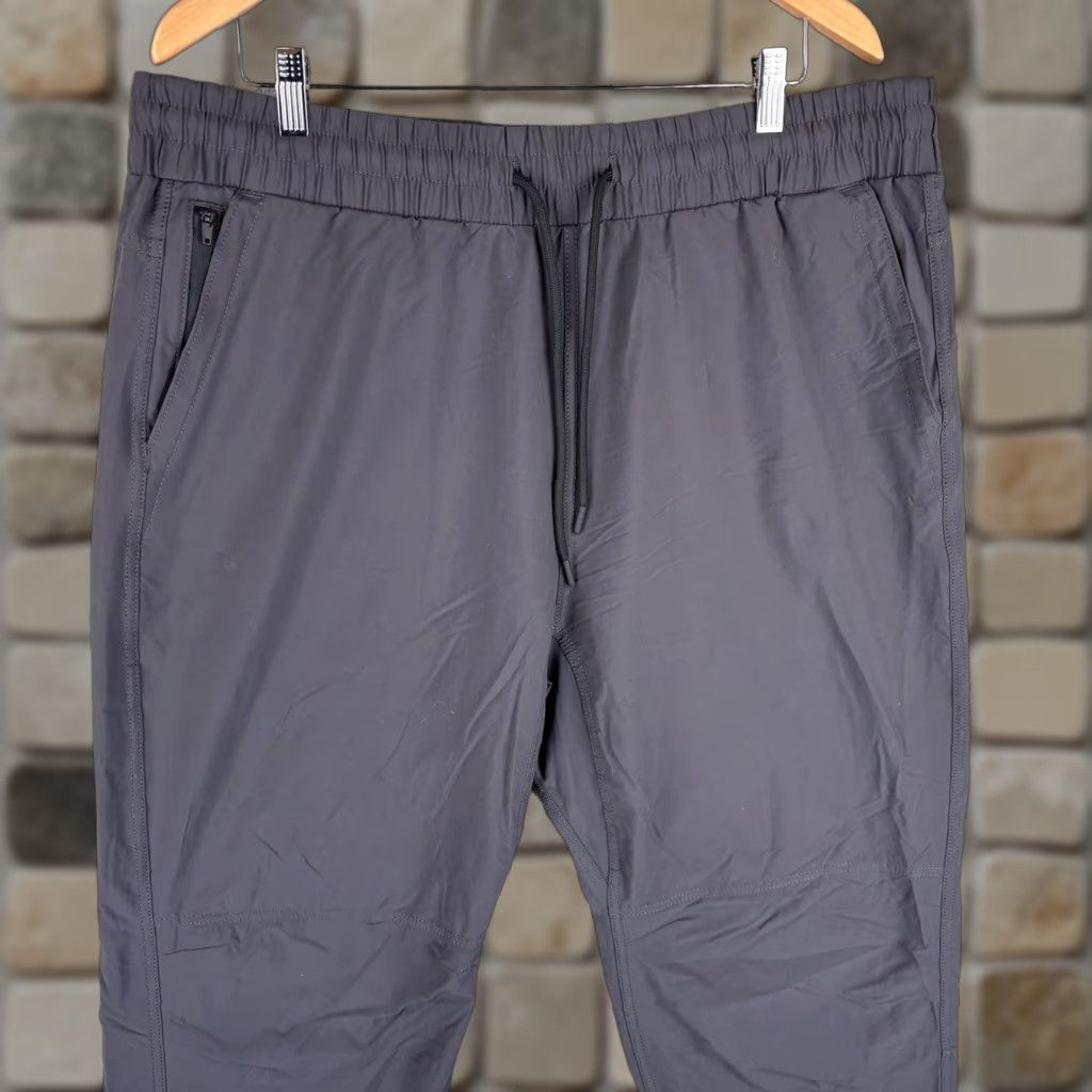 Abercrombie & Fitch Abercrombie & Fitch Track Pants Mens XL Long Gray Nylon Zip Pockets Lightweight Vintage 90s Grunge Hip Hop Windbreaker Style Tapered Regular Fit Size US 36 / EU 52 - 1 Thumbnail