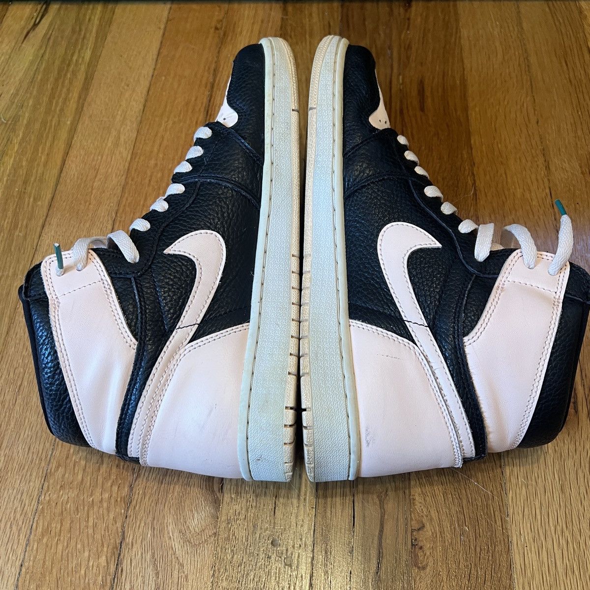 Nike Nike Jordan 1 - Crimson Tint Size US 10.5 / EU 43-44 - 5 Thumbnail