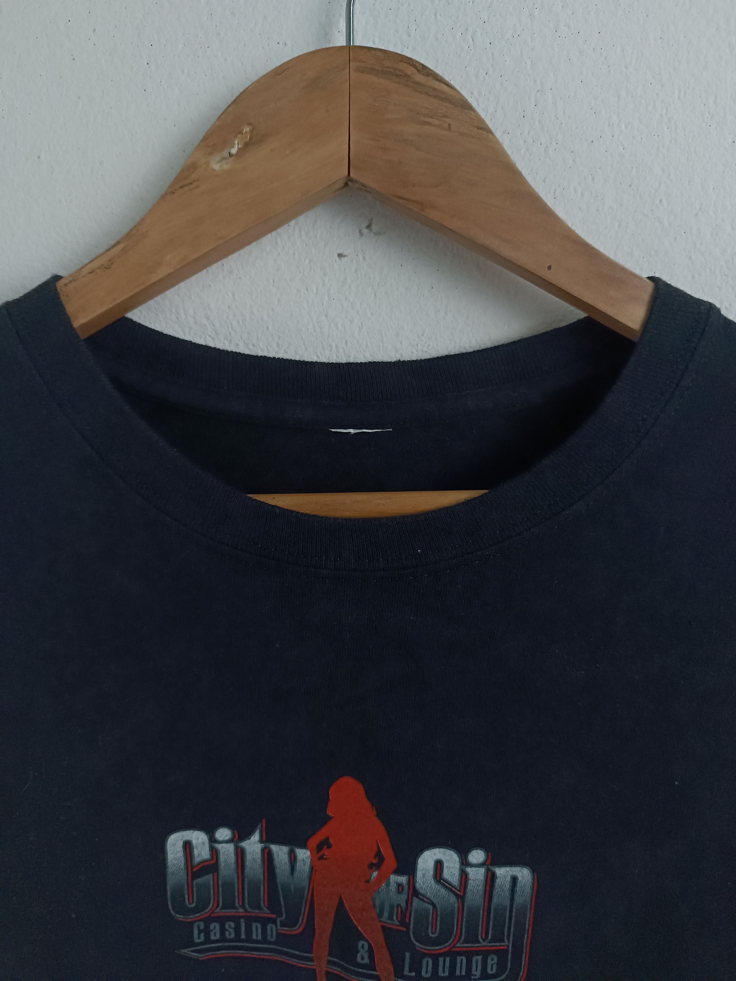 Other VINTAGE CITY OF SIN CASINO SEXY HUMOR RARE VEGAS GAME TEE Size US XL / EU 56 / 4 - 9 Thumbnail