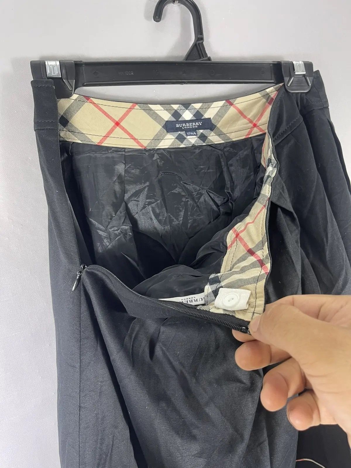 Burberry × Vintage Vintage BURBERRY LONDON Nova Check Made In Japan Skirt Size 28" / US 6 / IT 42 - 8 Thumbnail