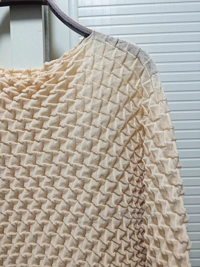 Issey Miyake Issey Miyake Main Line Fish Scale Knit Top, Apricot Size M / US 6-8 / IT 42-44 - 5 Thumbnail