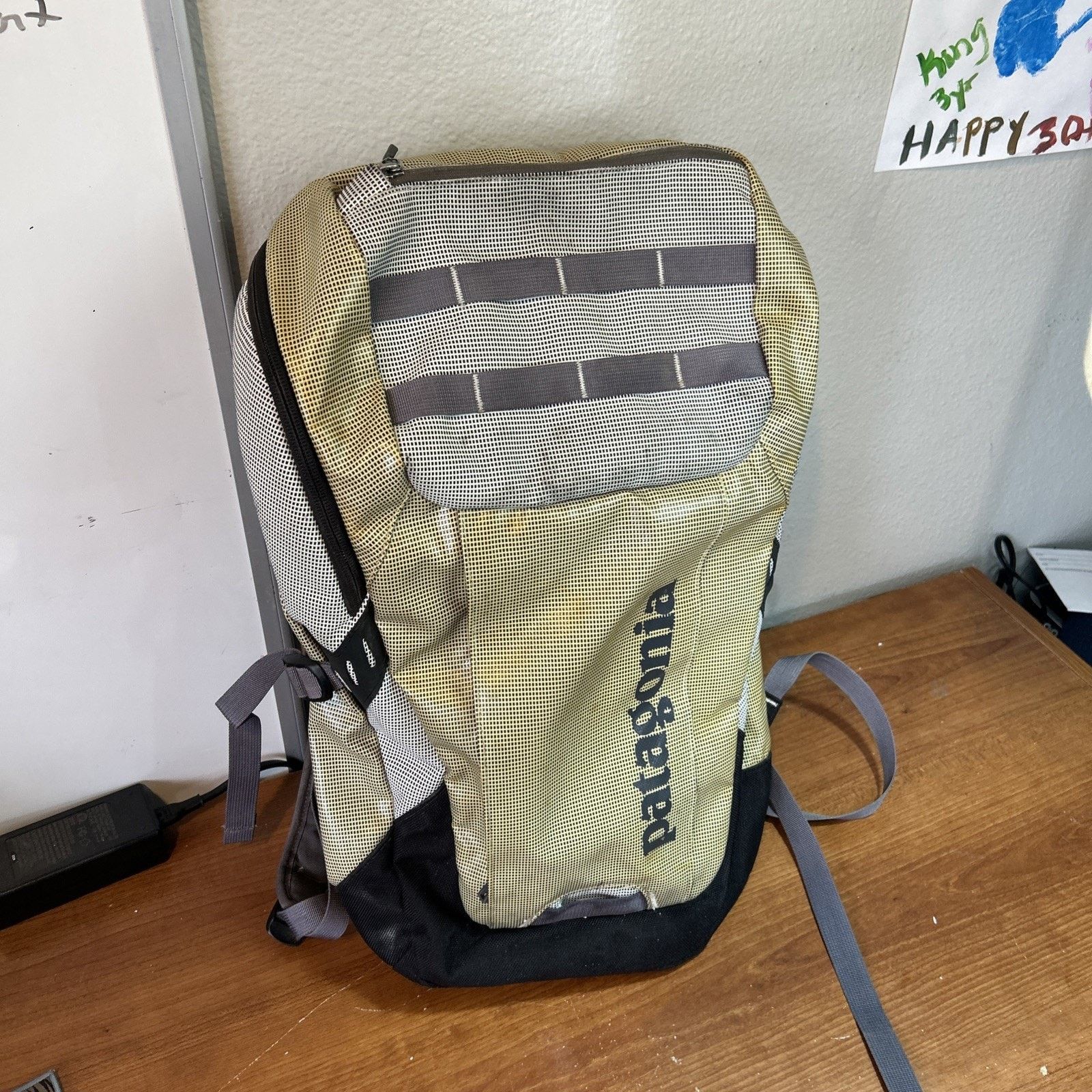 Patagonia Patagonia Black Hole Back Pack 25L Gray White Weave Pattern Size ONE SIZE - 1 Thumbnail