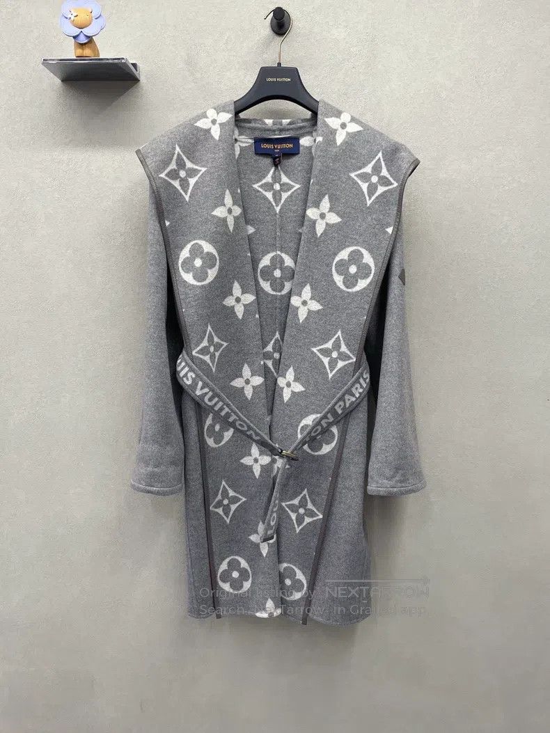 Louis Vuitton Louis Vuitton Logo Belt Reversible Hooded Wrap Coat Size M / US 6-8 / IT 42-44 - 1 Thumbnail