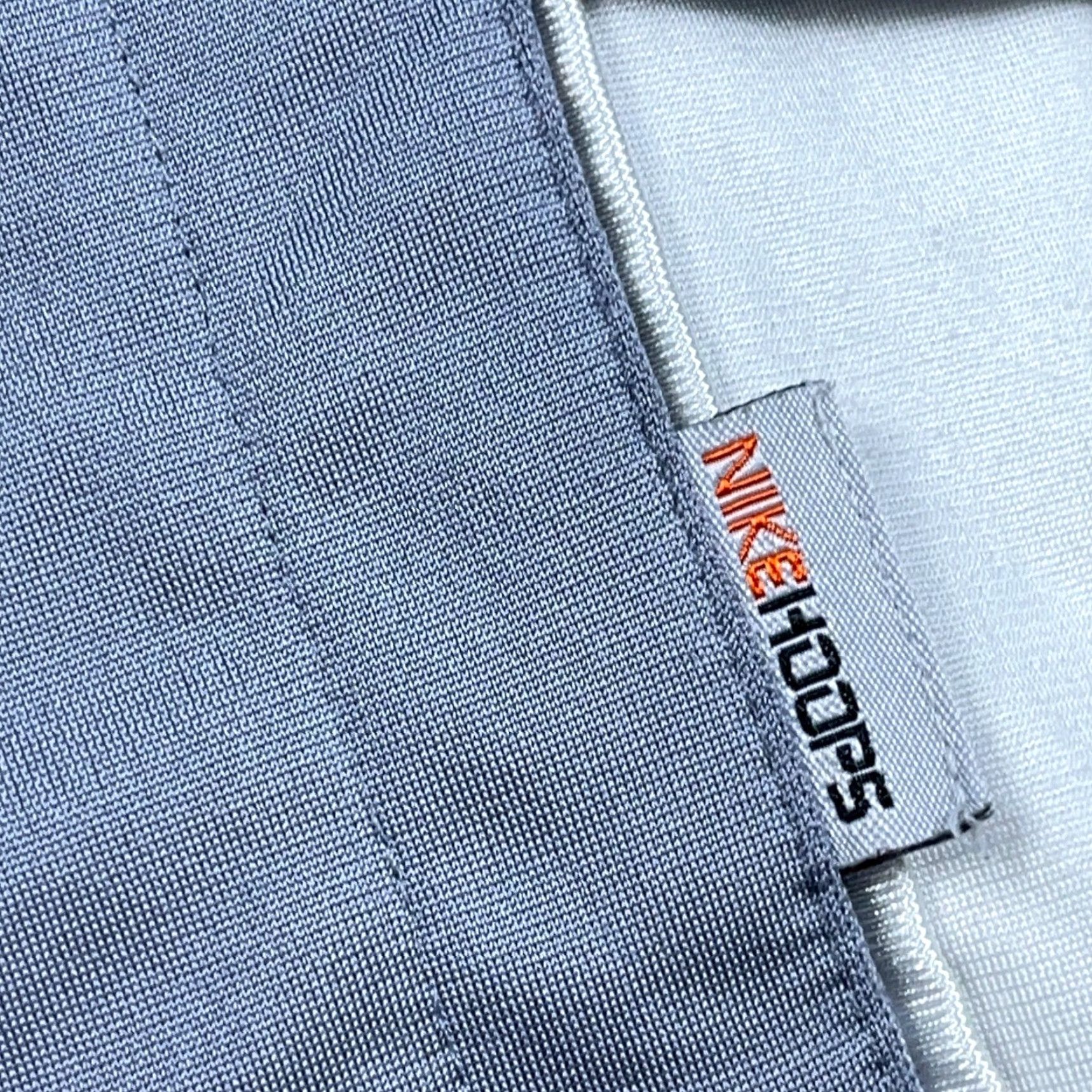 Nike VINTAGE Nike Hoodie Men XL Gray White Center Swoosh Y2K Performance Hoops Hooded Pullover Regular Size US XL / EU 56 / 4 - 5 Thumbnail