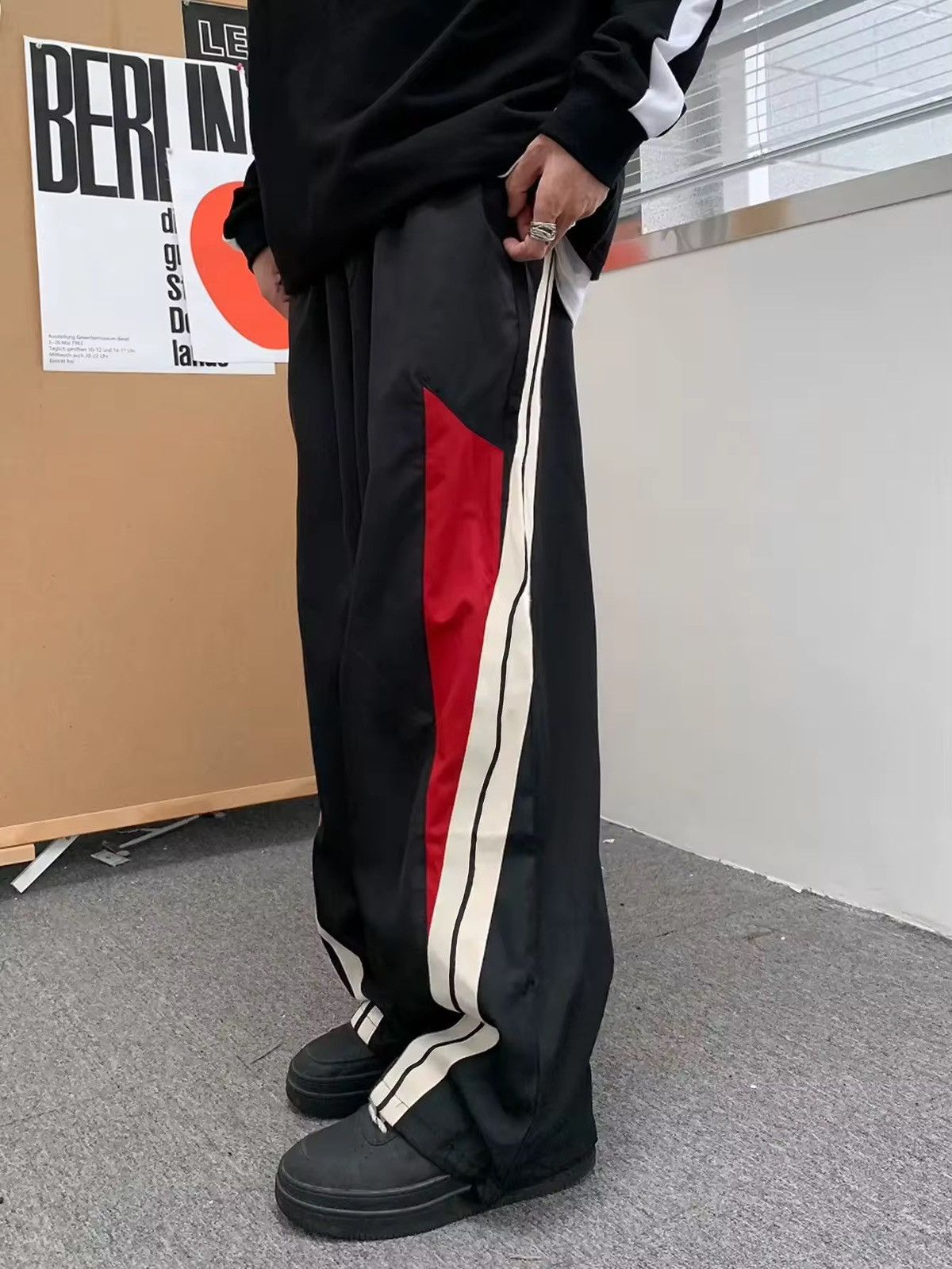 Japanese Brand × Other Casual Stretch Straight Leg Sweatpants Size US 29 - 2 Thumbnail