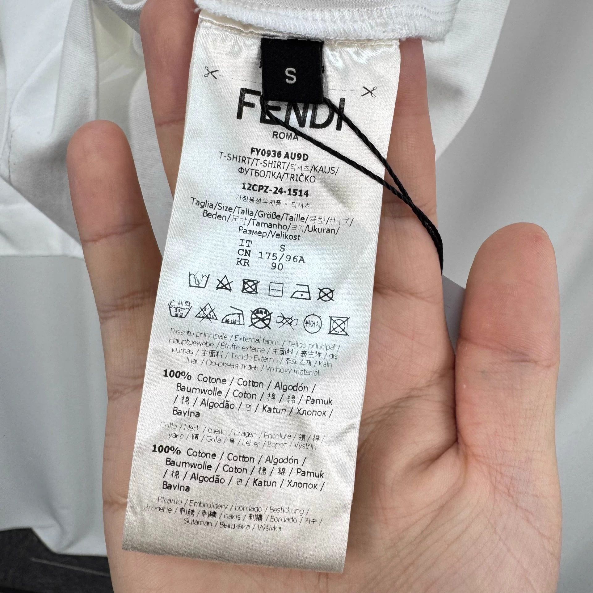Fendi Fendi 25SS Shield Embroidered Logo Tee S 99 New Size US S / EU 44-46 / 1 - 6 Thumbnail