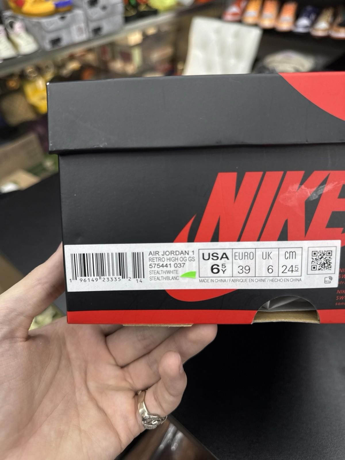 Nike Nike Air Jordan 1 Retro High OG Stealth White - GS 6.5Y/8W Size US 6.5 / EU 39-40 - 11 Thumbnail