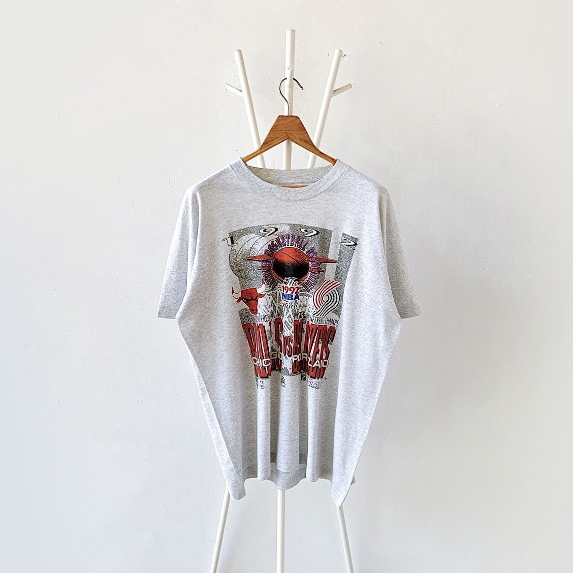 Vintage 90s Chicago Bulls Vs Portland Trail Blazers NBA t-shirt/ XL Size US XL / EU 56 / 4 - 1 Thumbnail