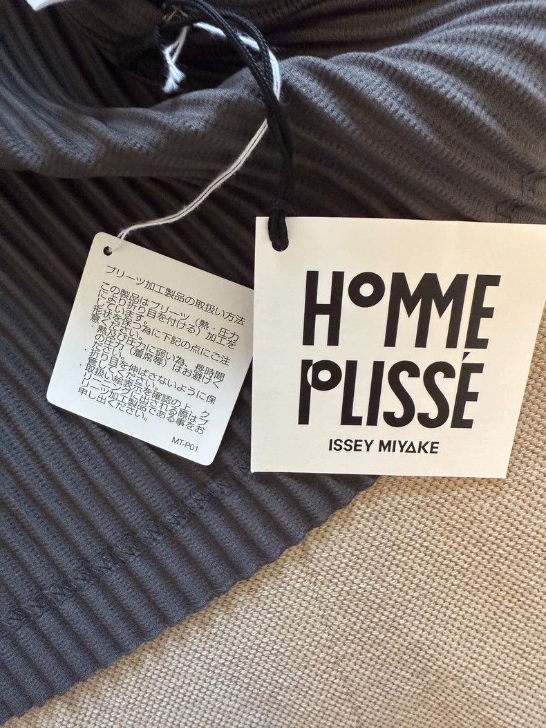 Issey Miyake Issey Miyake Grey pleated short-sleeved shirt Size M / US 6-8 / IT 42-44 - 7 Thumbnail