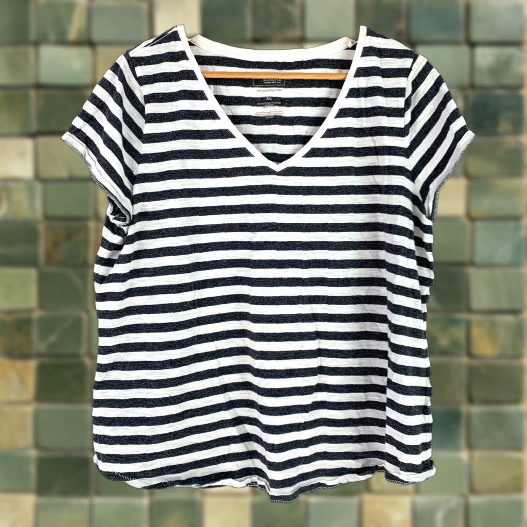 Vintage VINTAGE? no. Sonoma Gray White Striped Everyday Tee T-Shirt Womens XL B Size XL / US 12-14 / IT 48-50 - 1 Thumbnail