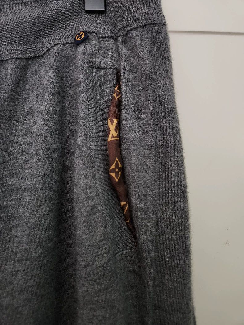 Louis Vuitton Louis Vuitton size m Grey knit athleisure pants 2503-Nexta Size 26" / US 2 / IT 38 - 4 Thumbnail