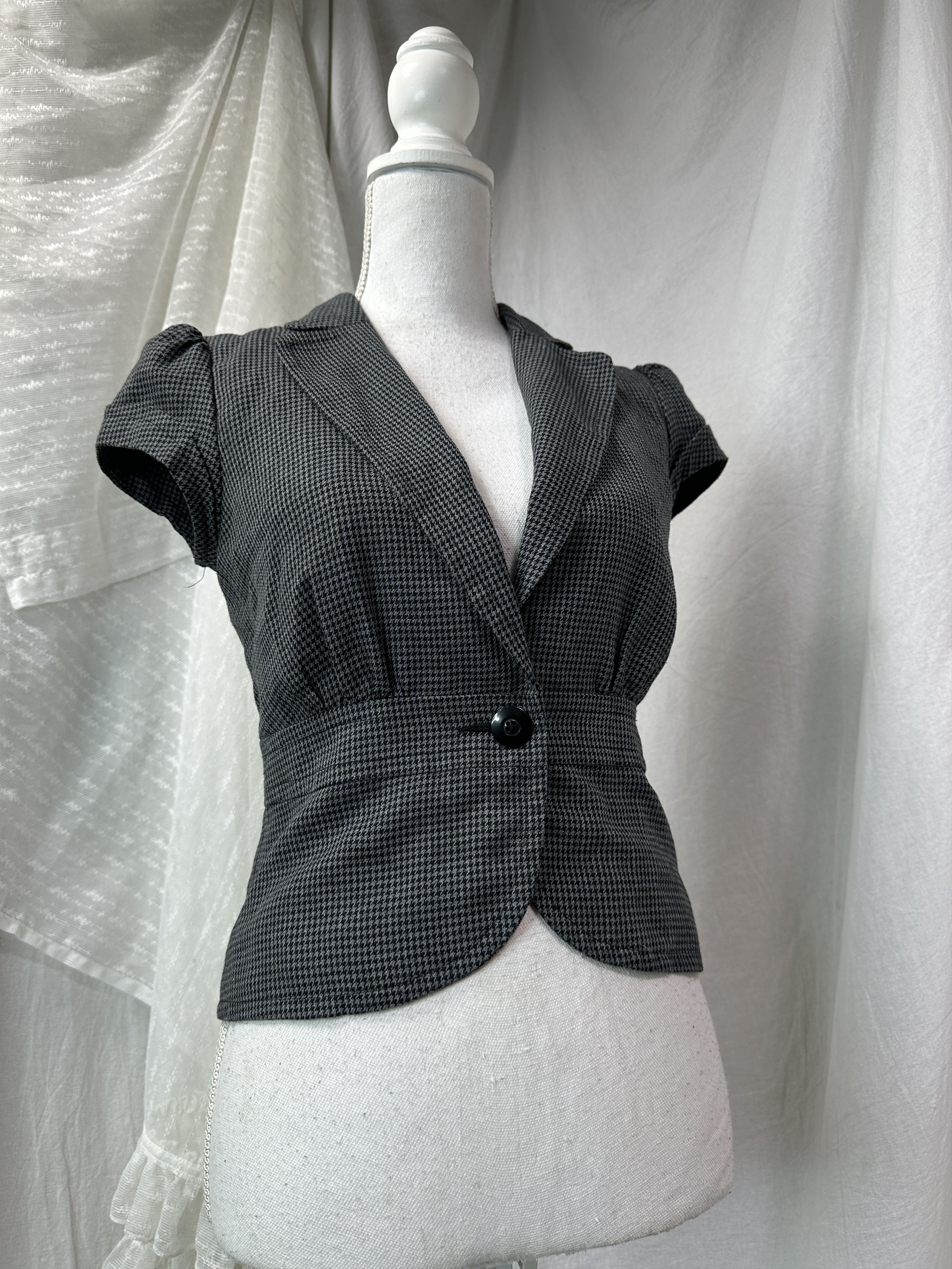 Vintage Vintage Avant Garde Pinstripe Office Siren Vest 00s Size S / US 4 / IT 40 - 1 Thumbnail