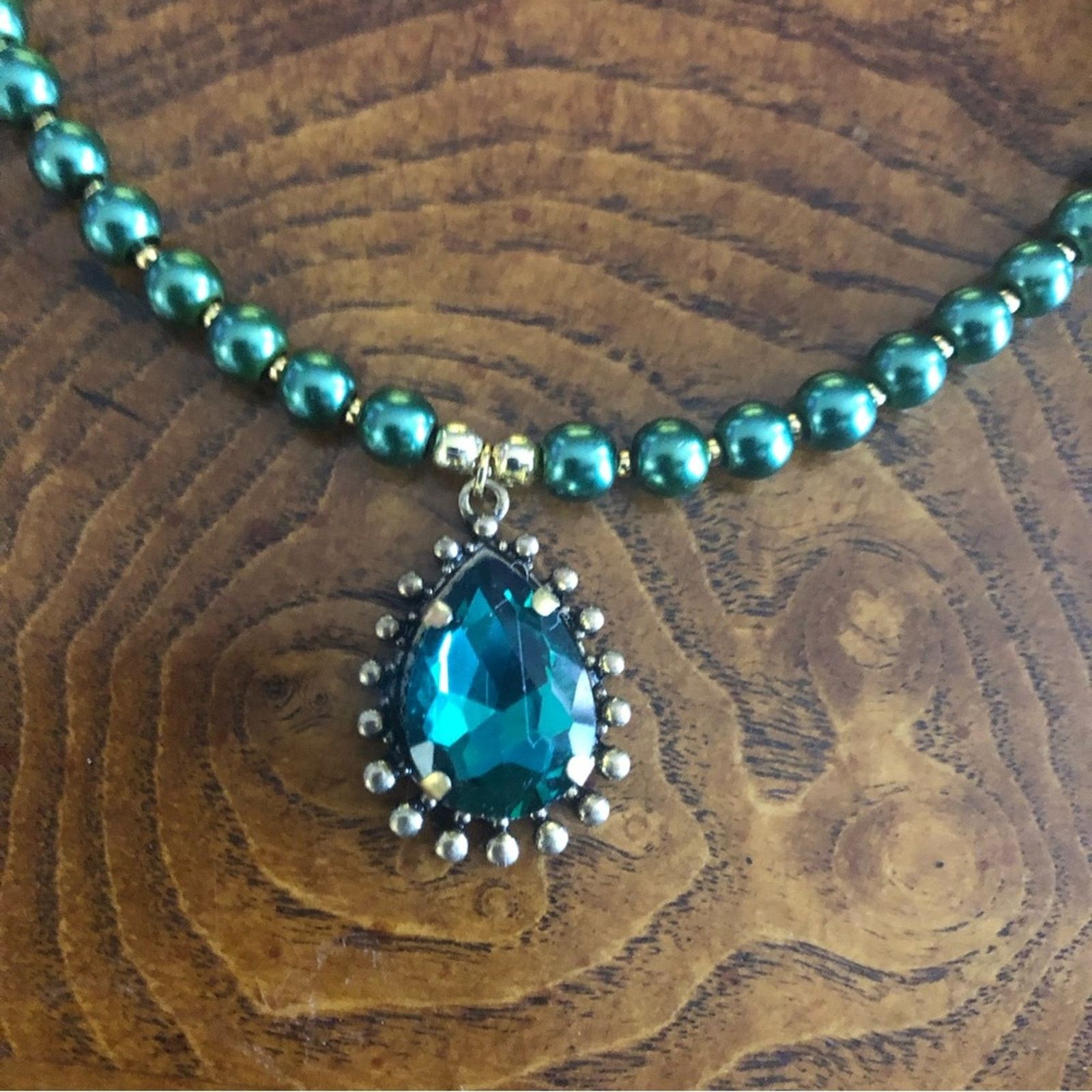 Handmade Handcrafted repurpose teardrop emerald stone Pearl necklace Size ONE SIZE - 11 Thumbnail