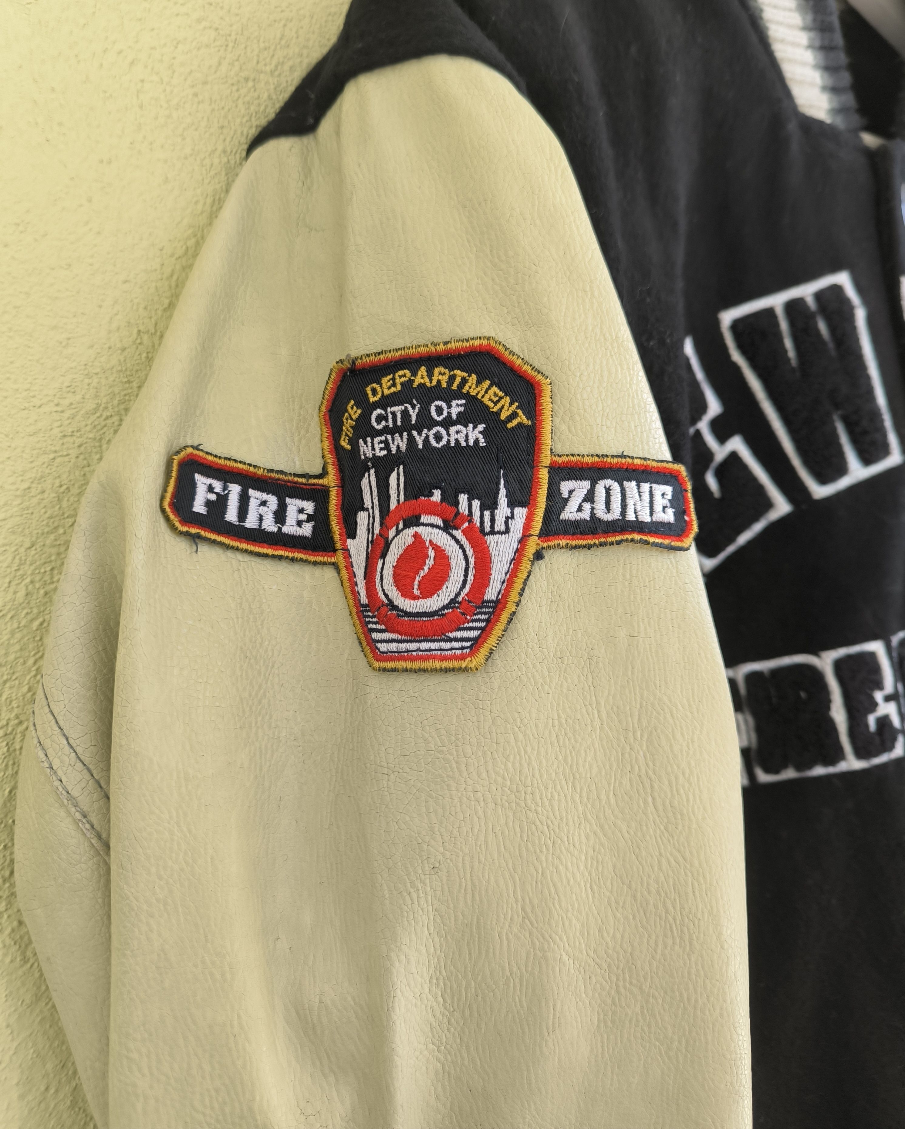 Other FIRE DEPARTMENT CITY OF NEW YORK varsity jacket Size US M / EU 48-50 / 2 - 6 Thumbnail
