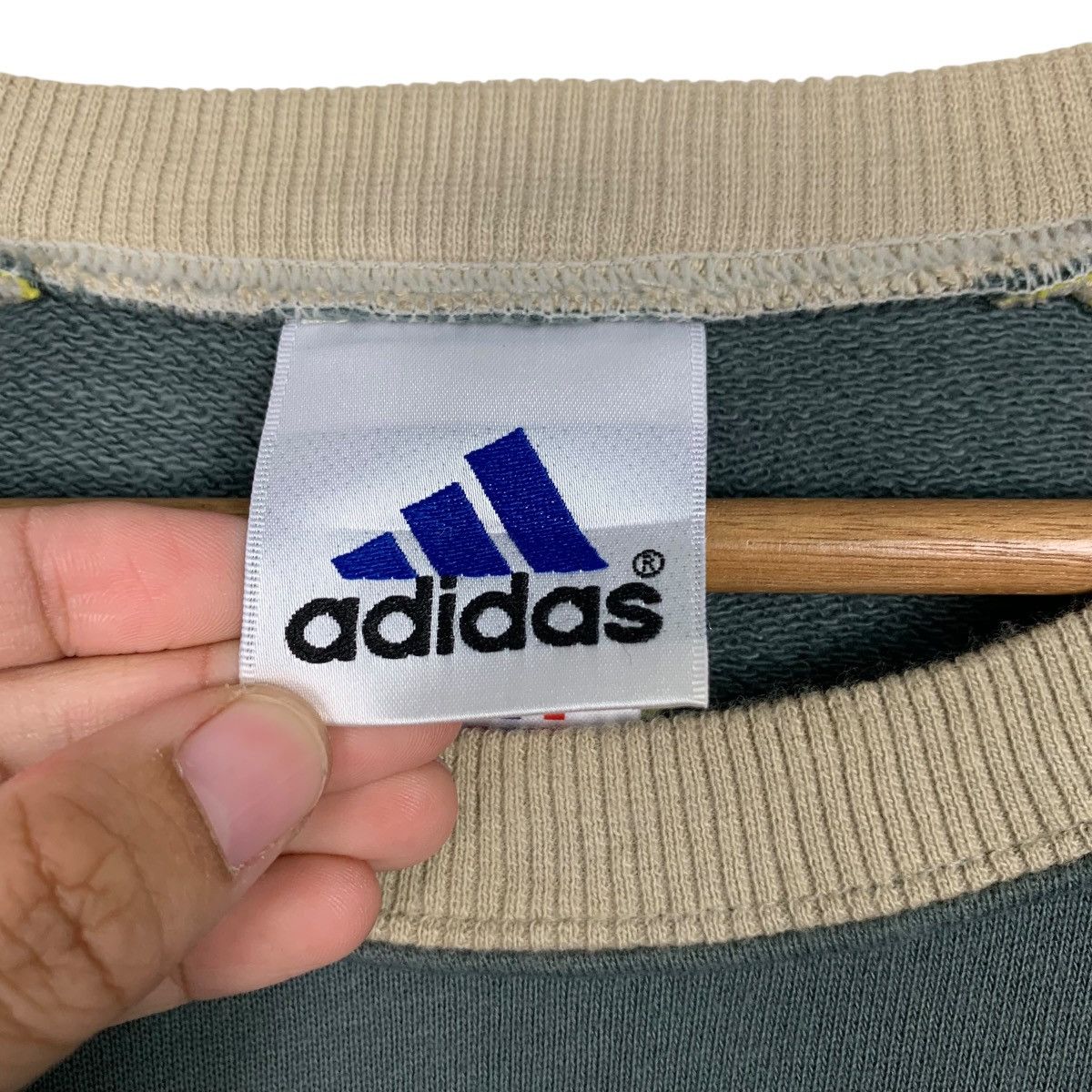 Adidas Vintage ADIDAS Embroidery Small Logo Sweatshirt #1740-C77 Size US L / EU 52-54 / 3 - 11 Thumbnail