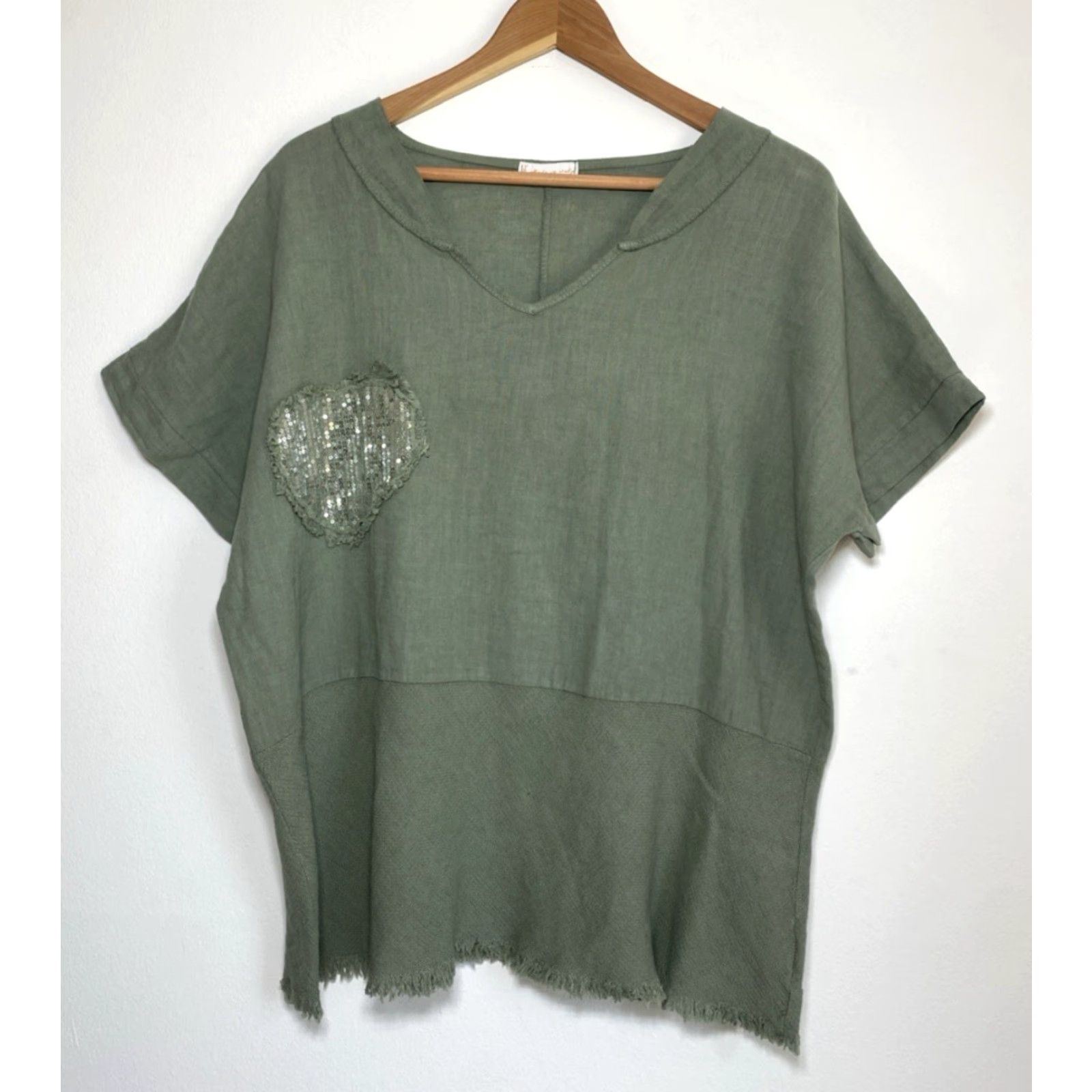 Vintage VINTAGE The Lino Lounge Women's Sleeveless Top Blouse One Size Green Bohemian Linen Blend Italy Heart Patch Size ONE SIZE - 2 Thumbnail