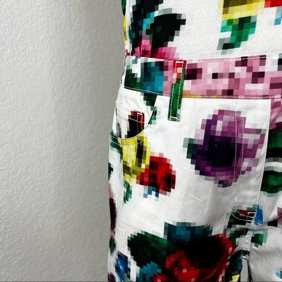 Love Moschino LOVE MOSHINO Pixelated Romper Floral Ruffle Playsuit Size 28" / US 6 / IT 42 - 4 Thumbnail