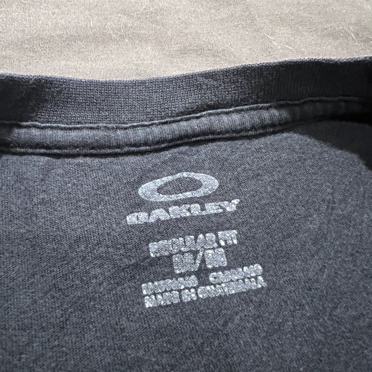 Oakley Vintage Y2K Oakley T Shirt Sun Faded Size US M / EU 48-50 / 2 - 3 Thumbnail