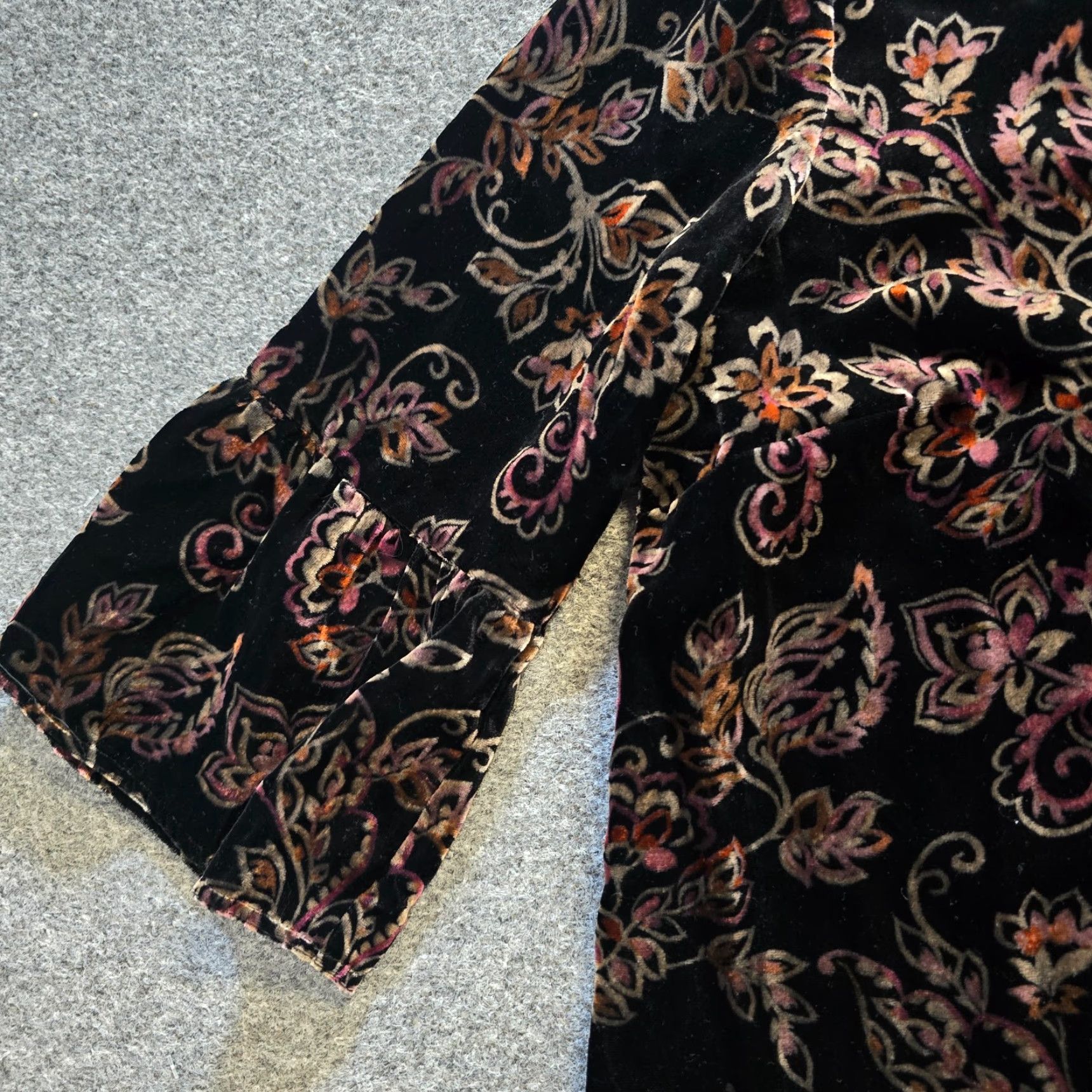 J. Jill J Jill Top Womens Small Black Floral Velour Stretch Bell Sleeve Causal Career Size S / US 4 / IT 40 - 4 Thumbnail