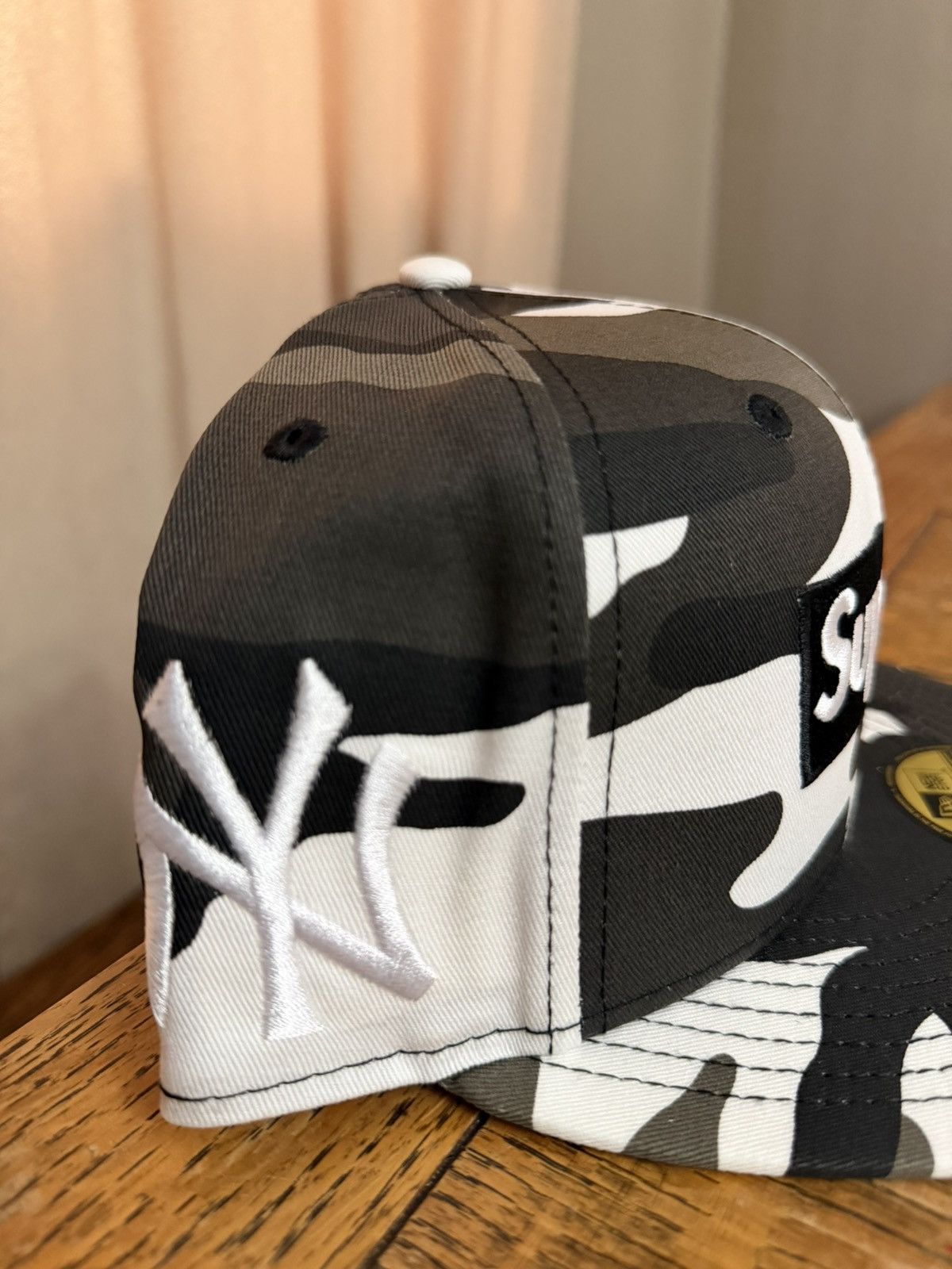 MLB × Supreme Supreme MLB Box Logo Fitted Snow Camo Yankees (Size 7 1/2) Size ONE SIZE - 2 Thumbnail