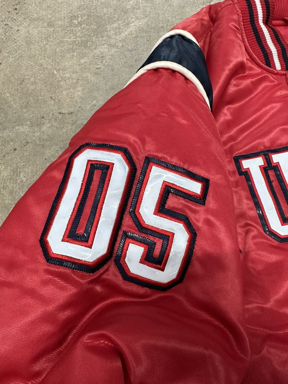 Fubu × Vintage Vintage 90s Y2K Quilted FUBU Spell Out Satin Jacket Size XL Size US XL / EU 56 / 4 - 3 Thumbnail