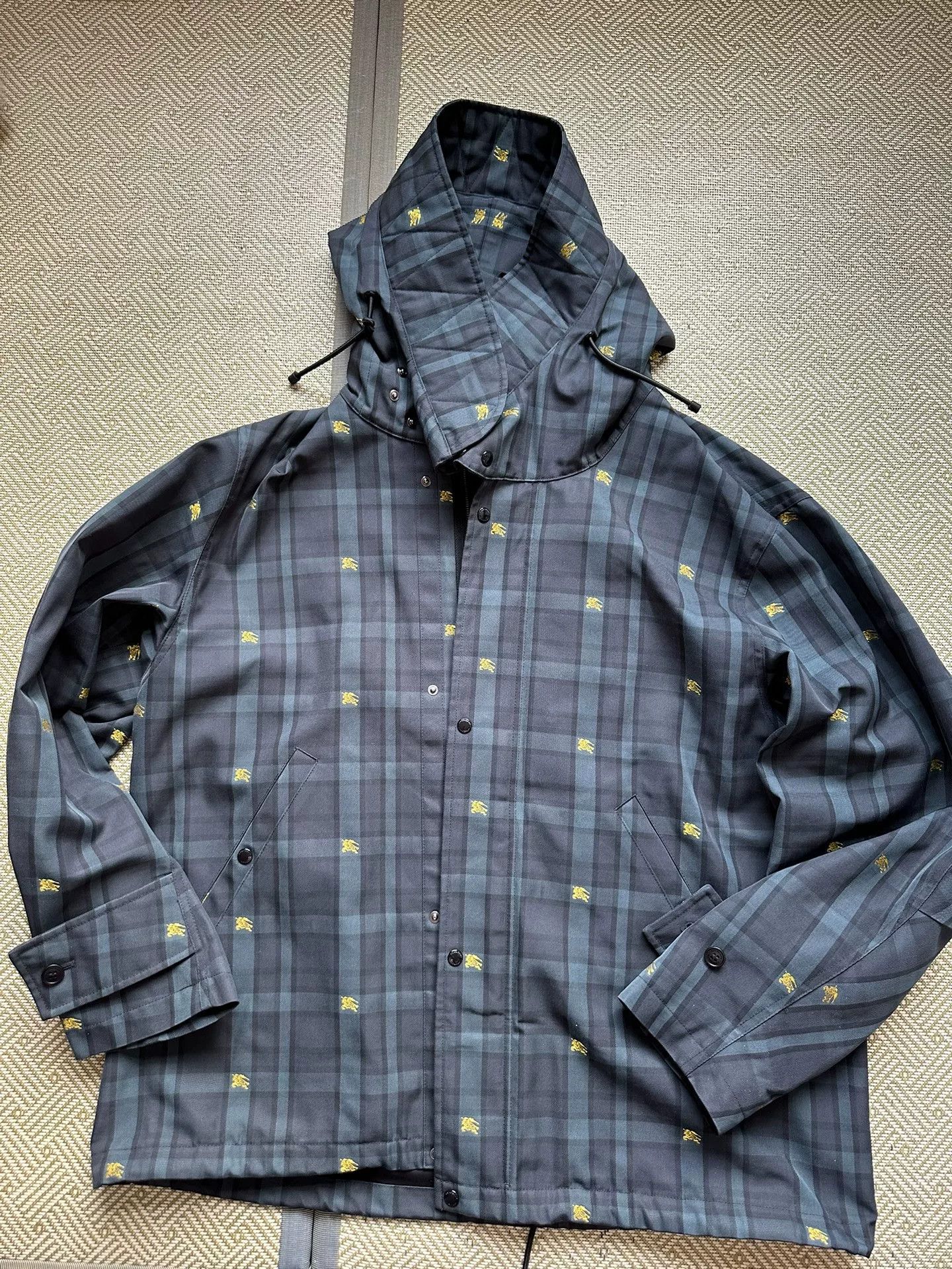 Burberry burberry oversized hooded jacket with unique design Size US XXL / EU 58 / 5 - 1 Thumbnail