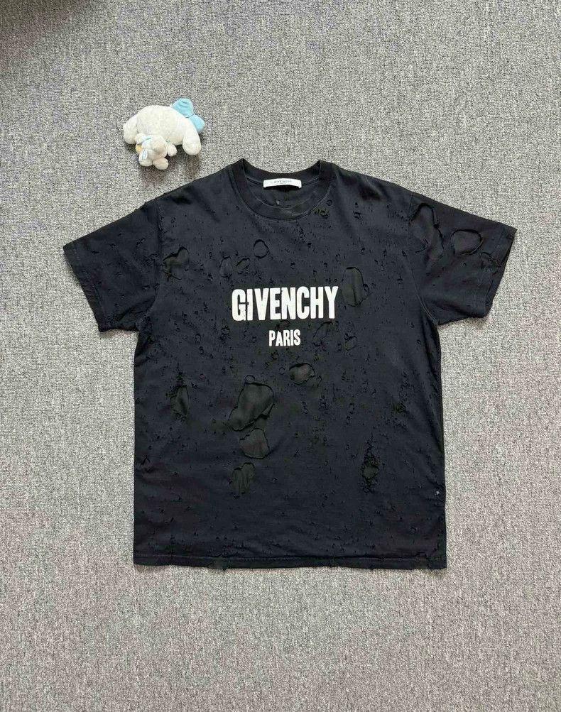 Givenchy Givenchy Black Large Destroyed Logo Short-Sleeve T-Shirt ( Size US S / EU 44-46 / 1 - 1 Thumbnail