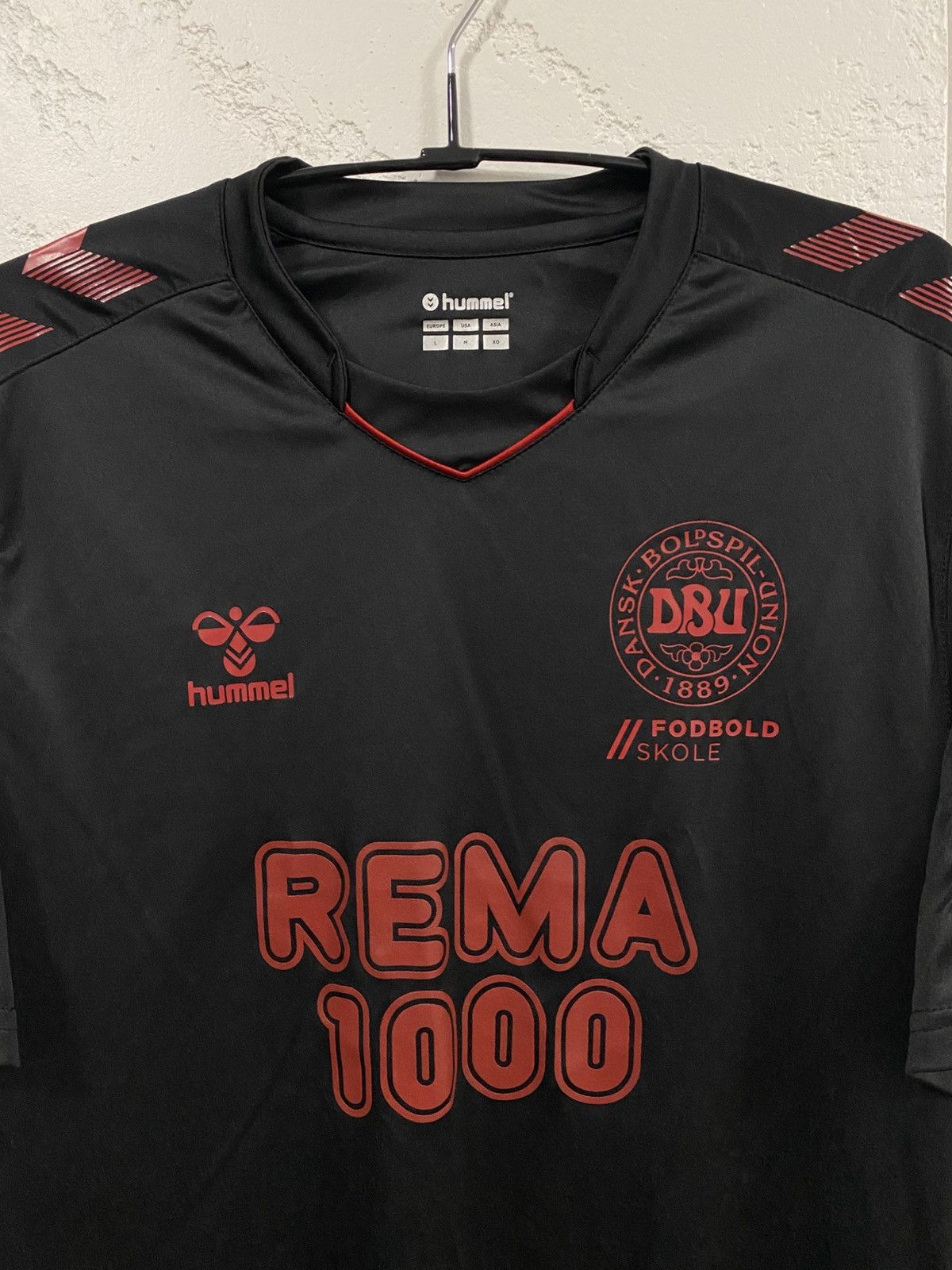 Hummel Hummel Denmark 2023 National Team training soccer jersey Size US M / EU 48-50 / 2 - 2 Thumbnail